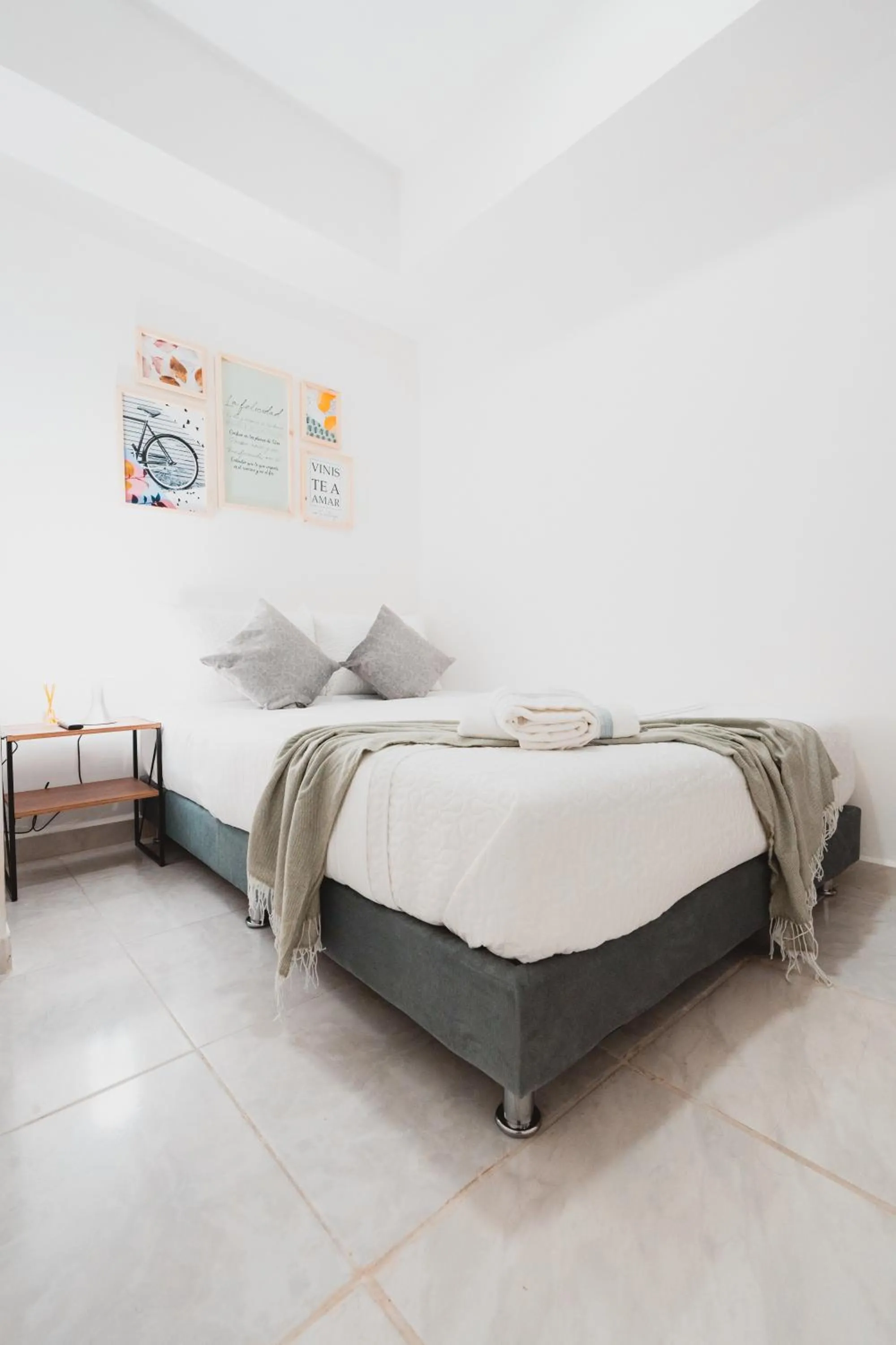 Bed in AC - House Laureles - Self Cheking