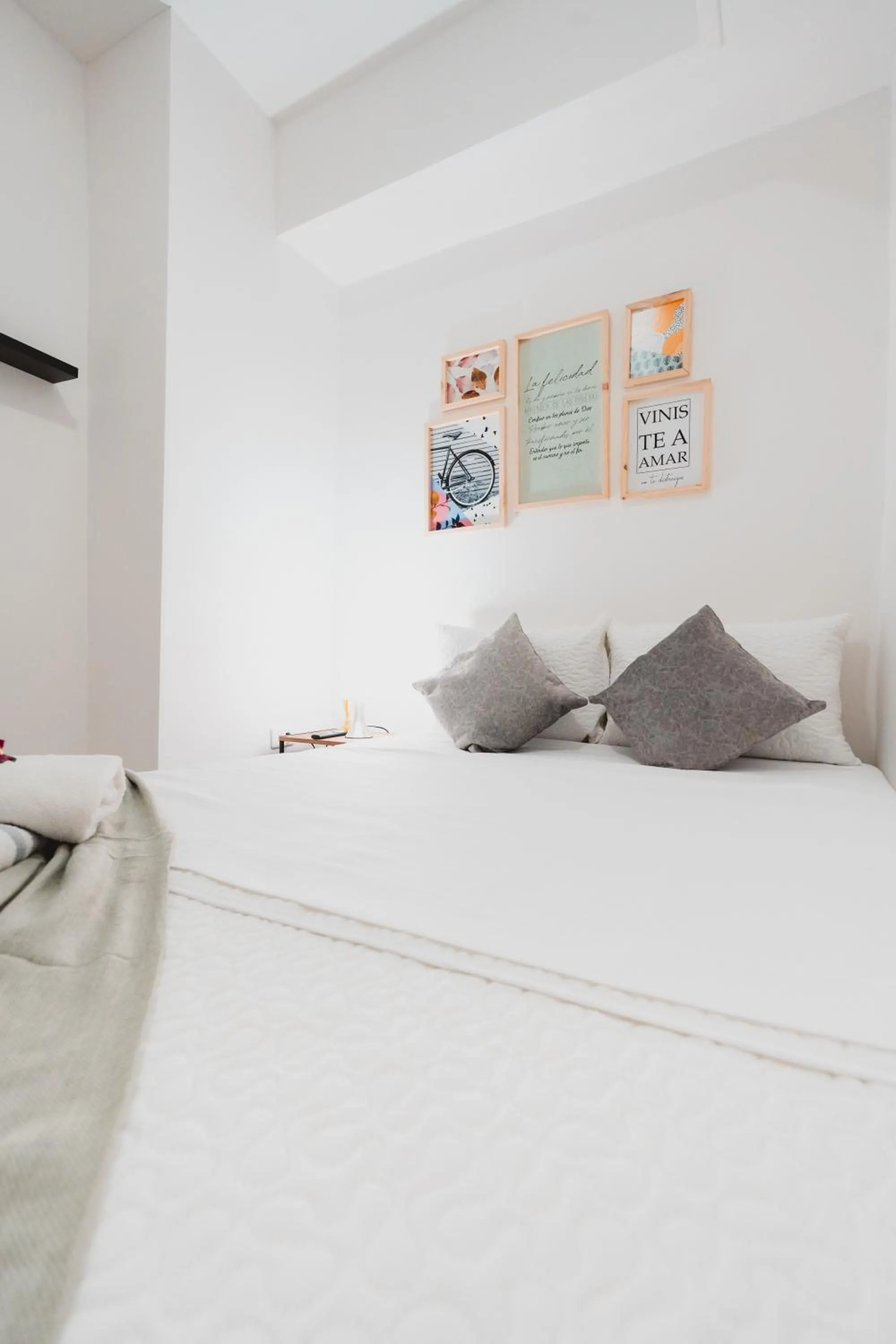 Bed in AC - House Laureles - Self Cheking