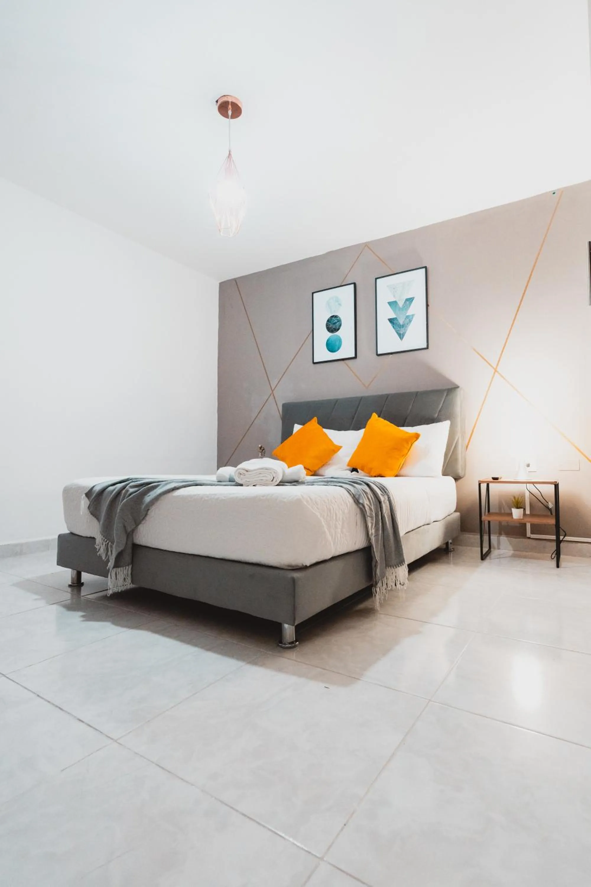 Photo of the whole room, Bed in AC - House Laureles - Self Cheking
