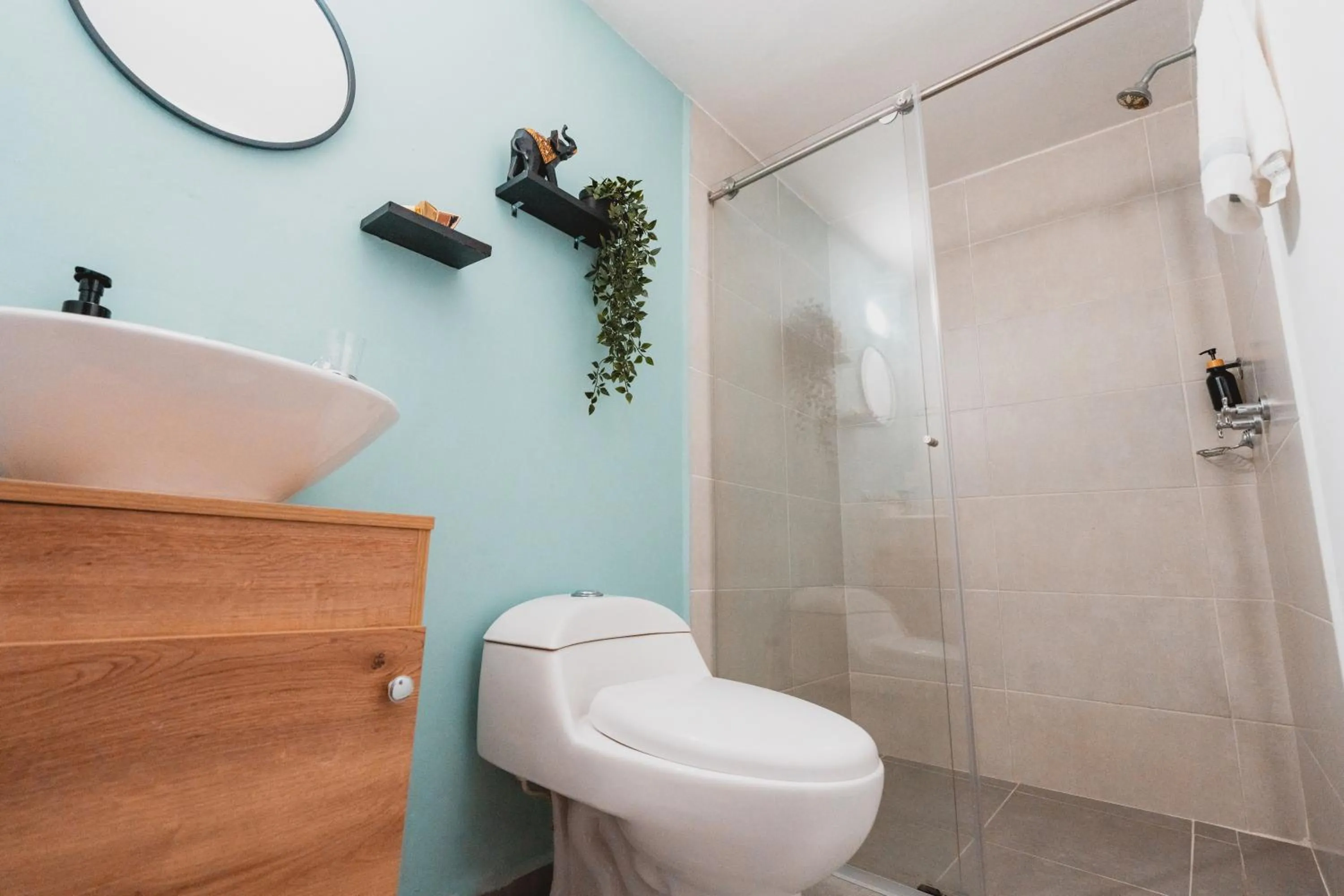 Bathroom in AC - House Laureles - Self Cheking
