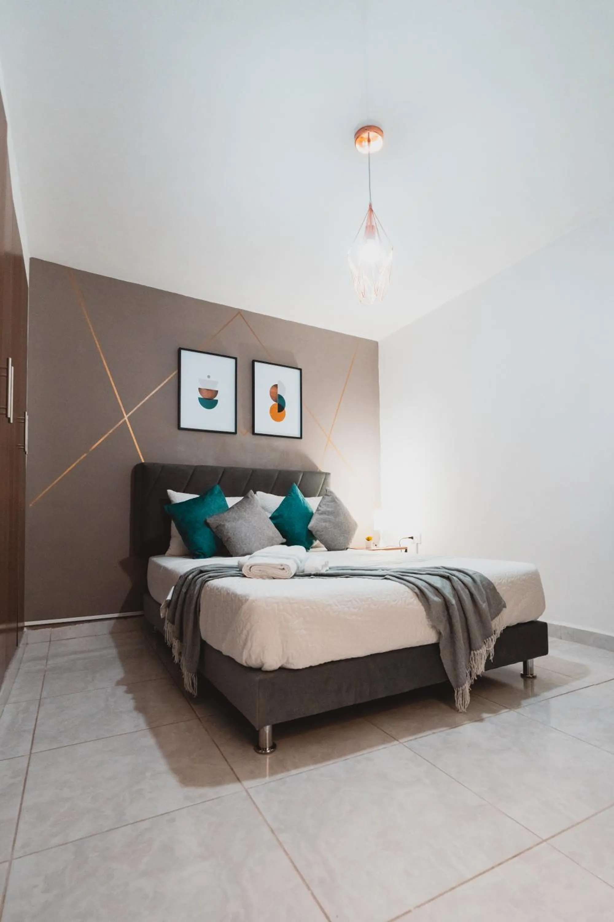 Bed in AC - House Laureles - Self Cheking
