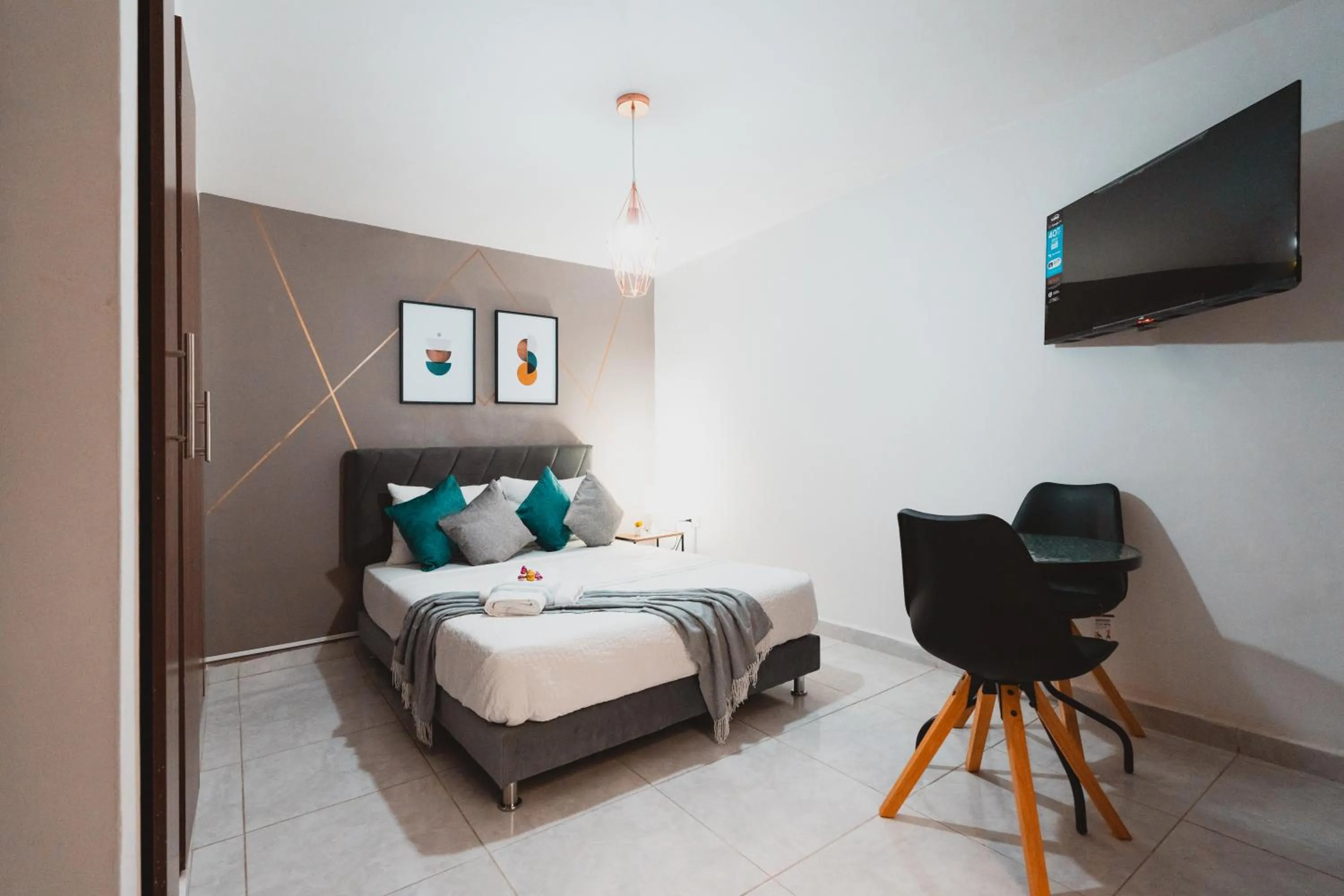 Bed in AC - House Laureles - Self Cheking