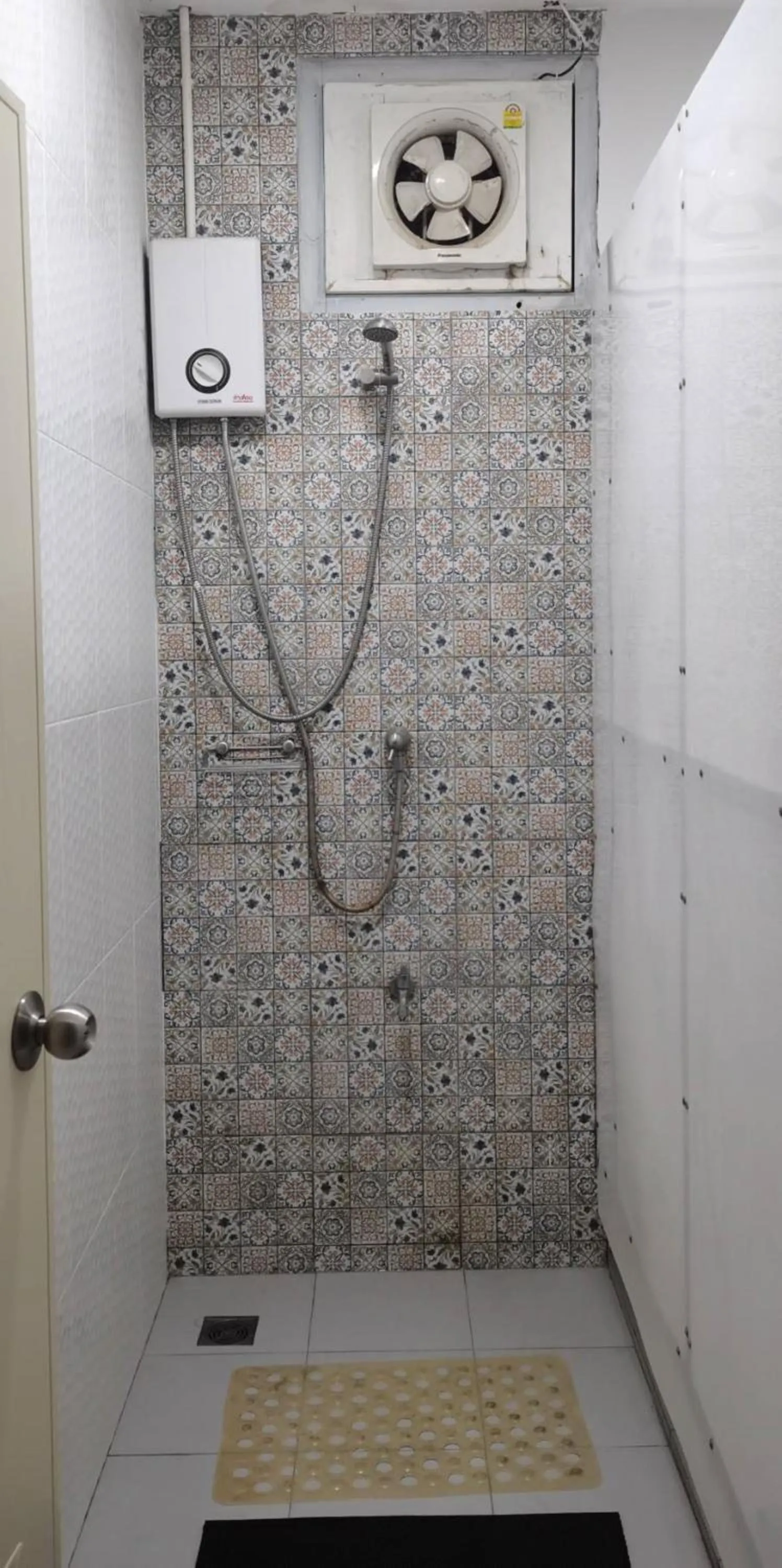 Bathroom in Chiang Mai Happy House Hostel