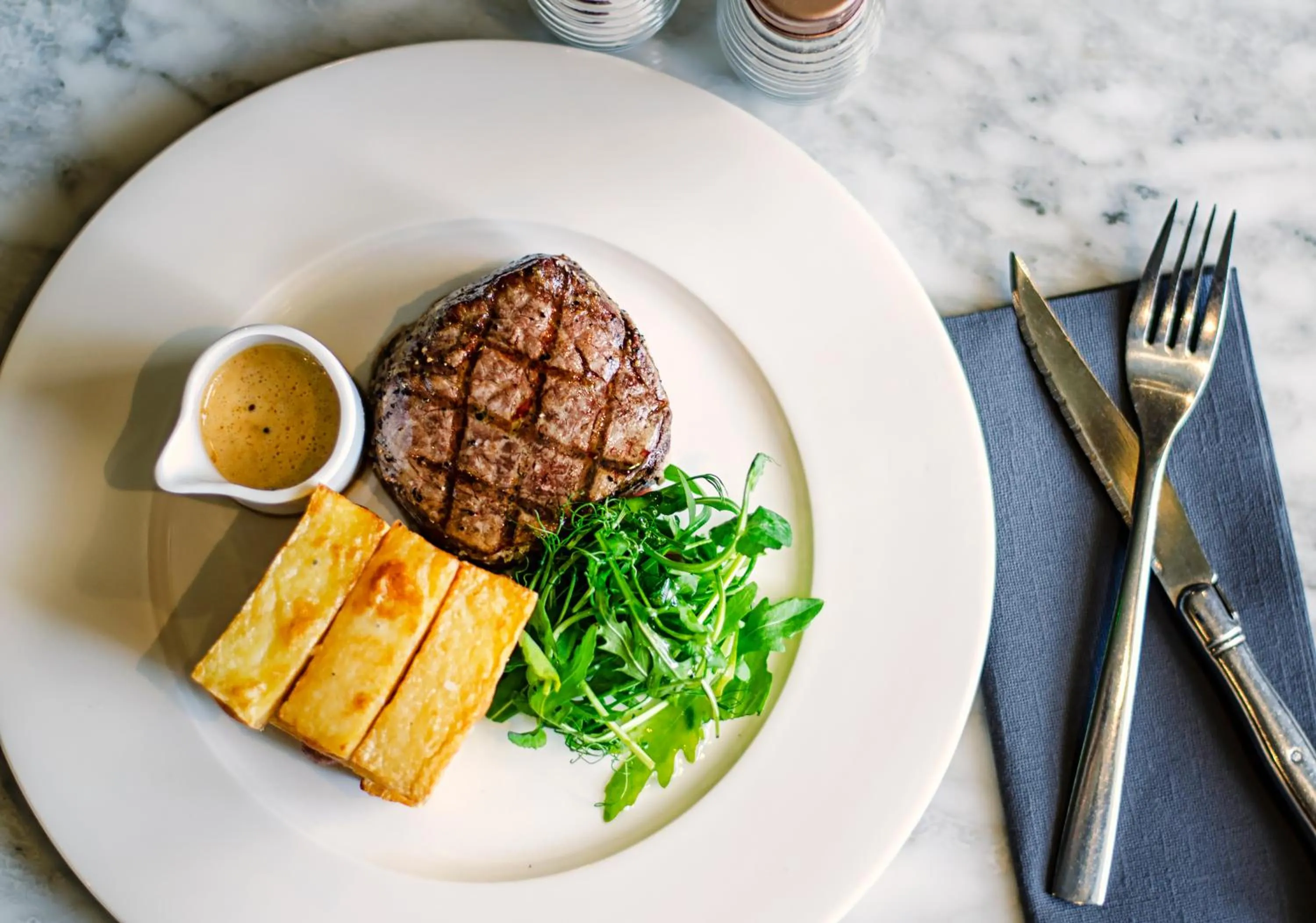 Food and drinks in Strathaven Hotel