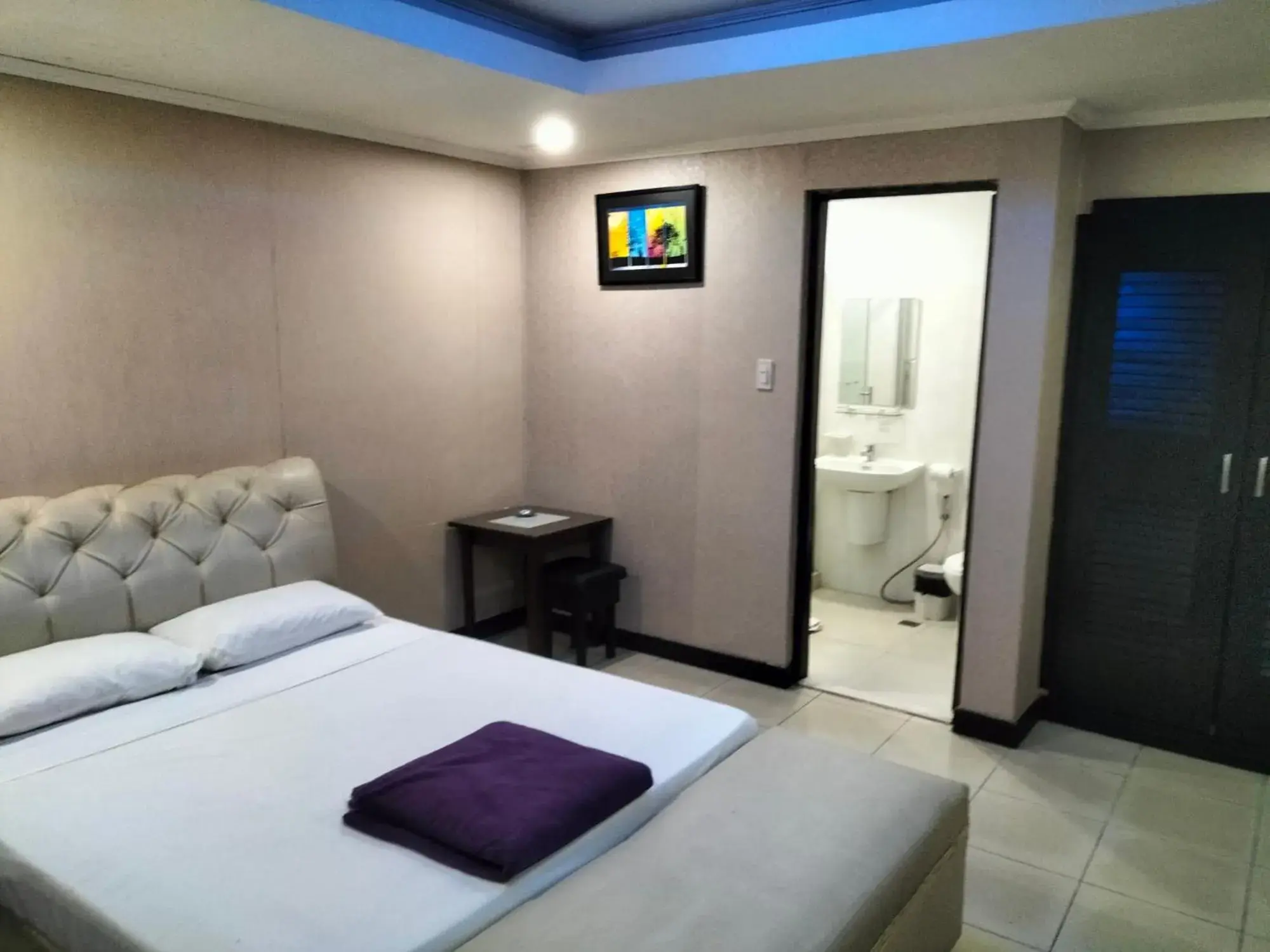 Photo of the whole room, Bed in PJ INN HOTEL Photo of the whole room, Bed in PJ INN HOTEL