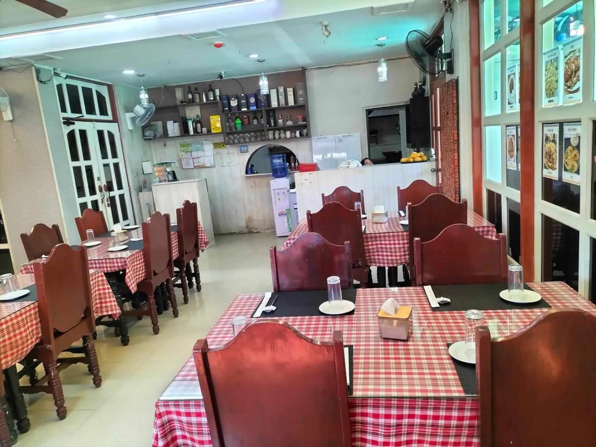 Restaurant/places to eat in PJ INN HOTEL