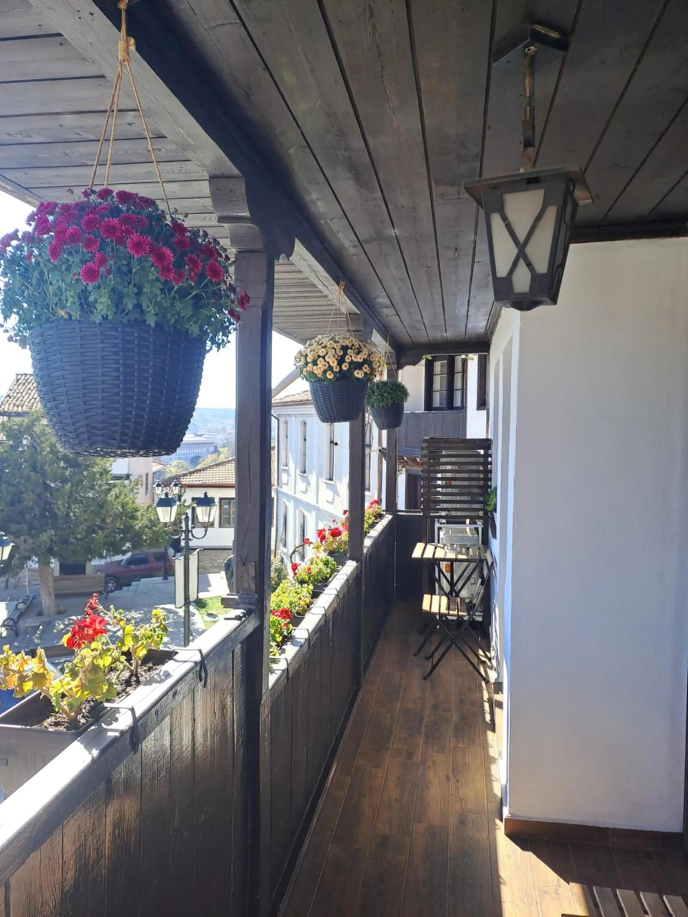 LAZARA Guest House