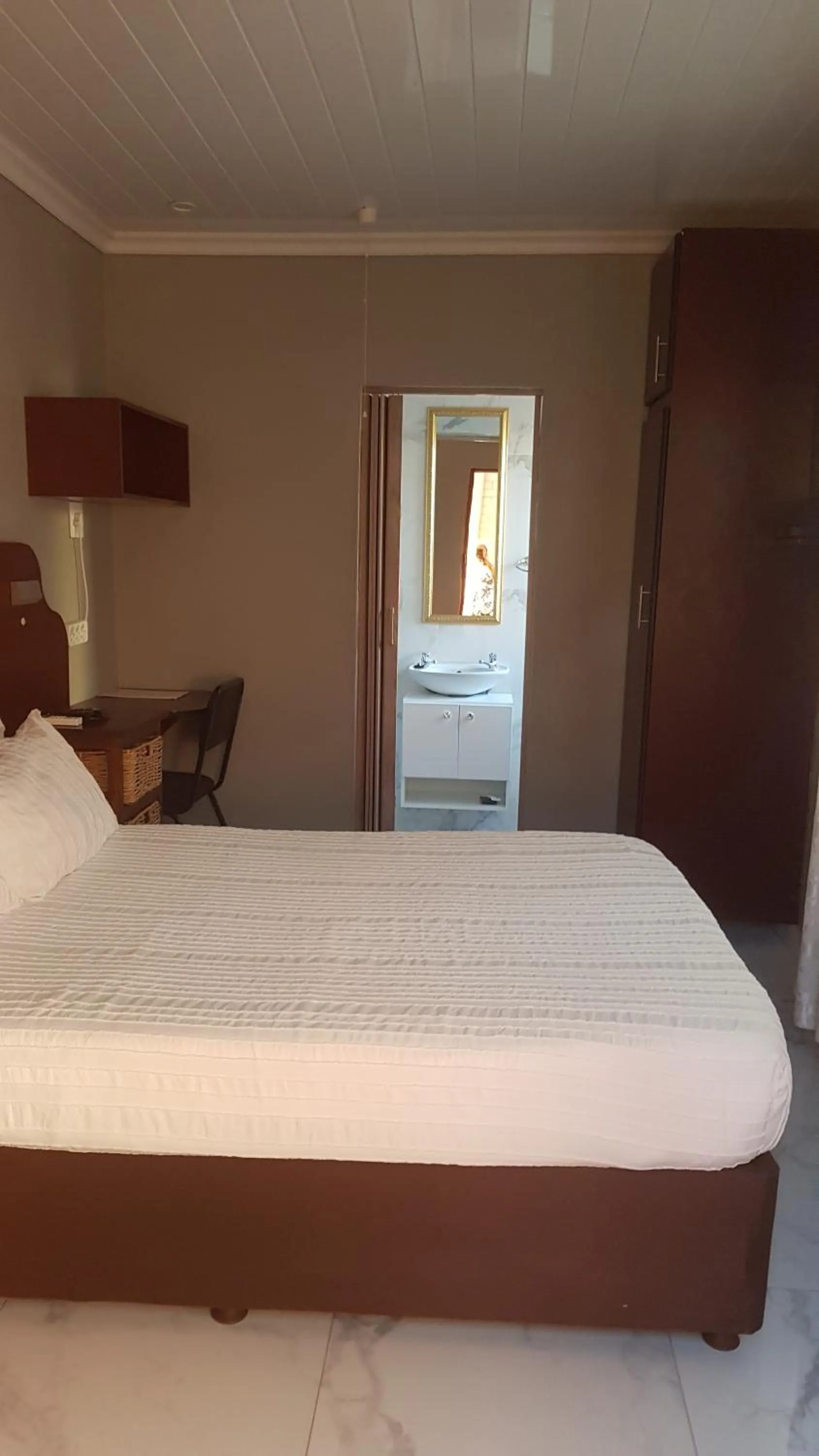 Photo of the whole room, Bed in Rainbow Guest House and Tours