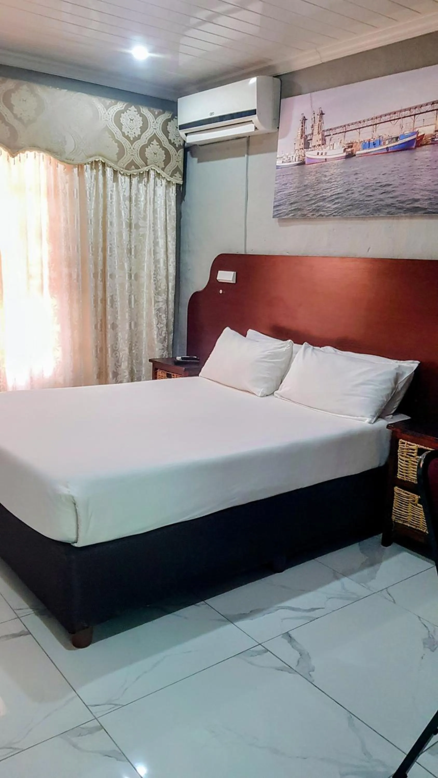 Bed in Rainbow Guest House and Tours