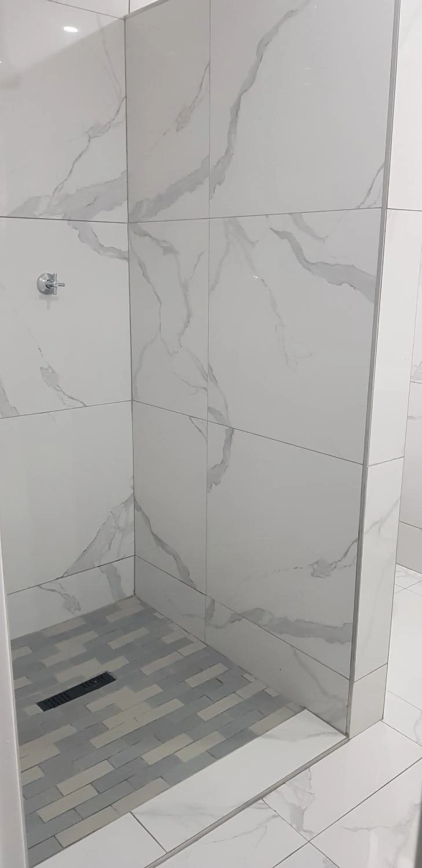 Shower in Rainbow Guest House and Tours