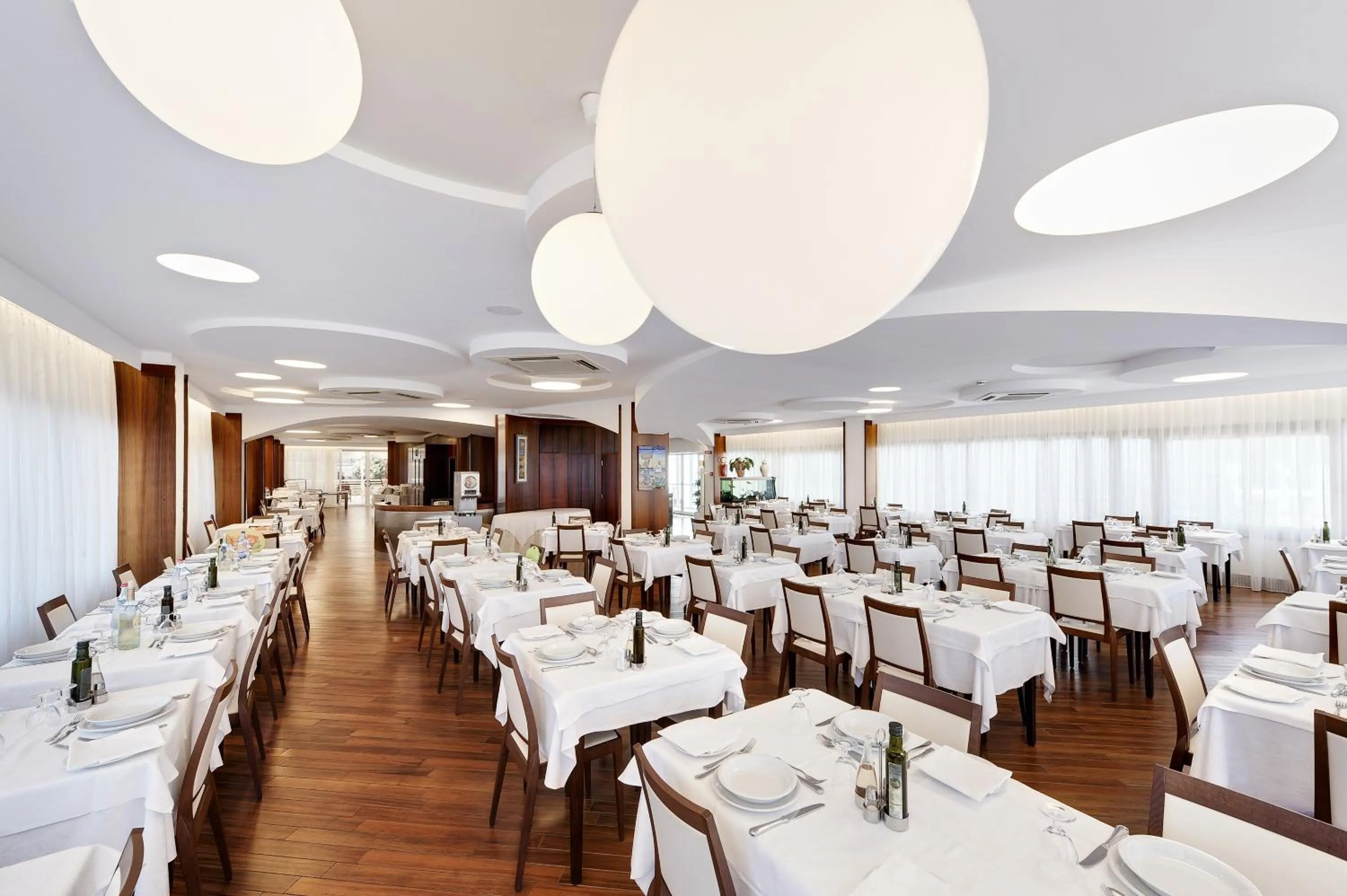 Restaurant/places to eat in Hotel Continental