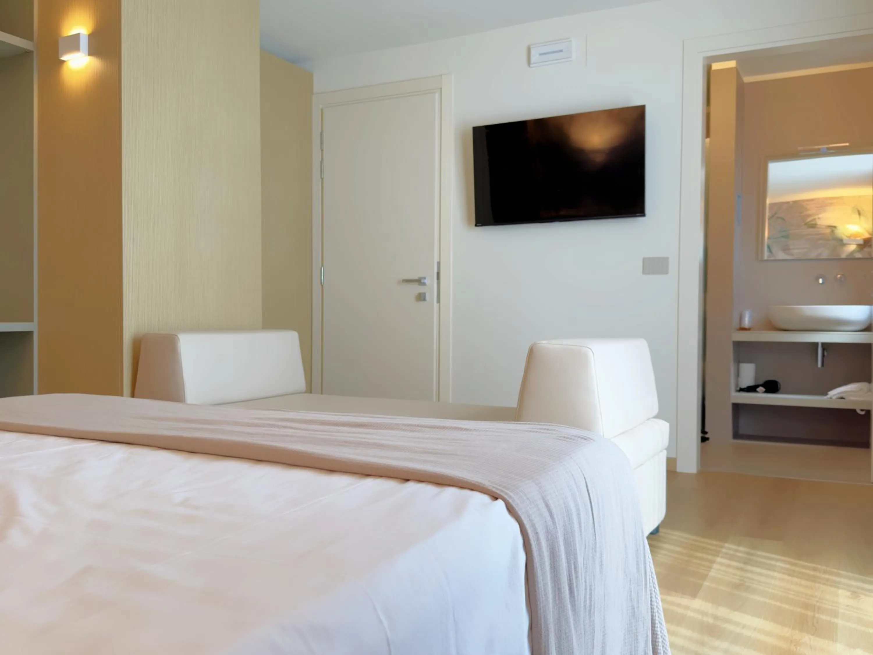 Bed in Hotel Continental