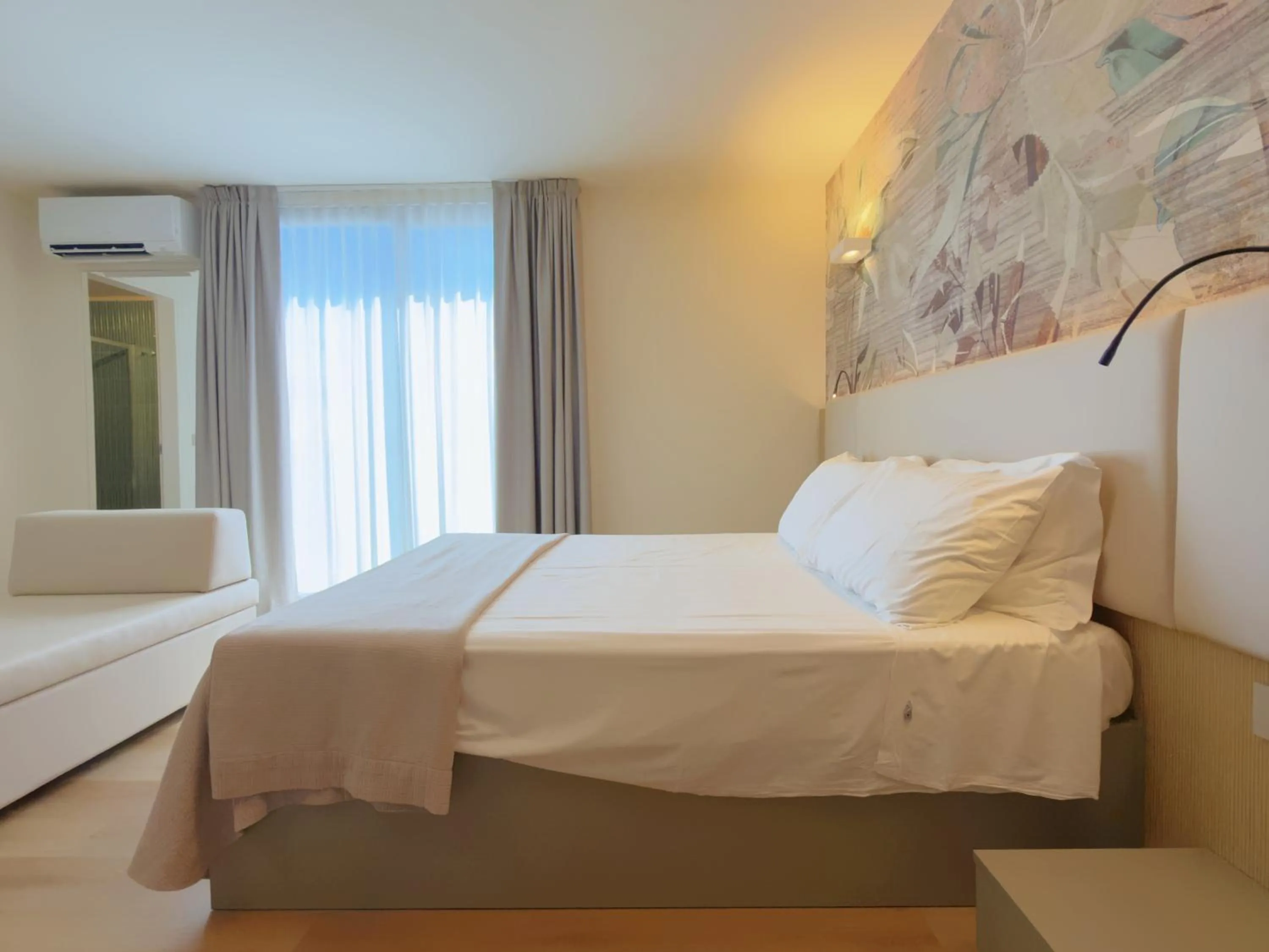 Bed in Hotel Continental