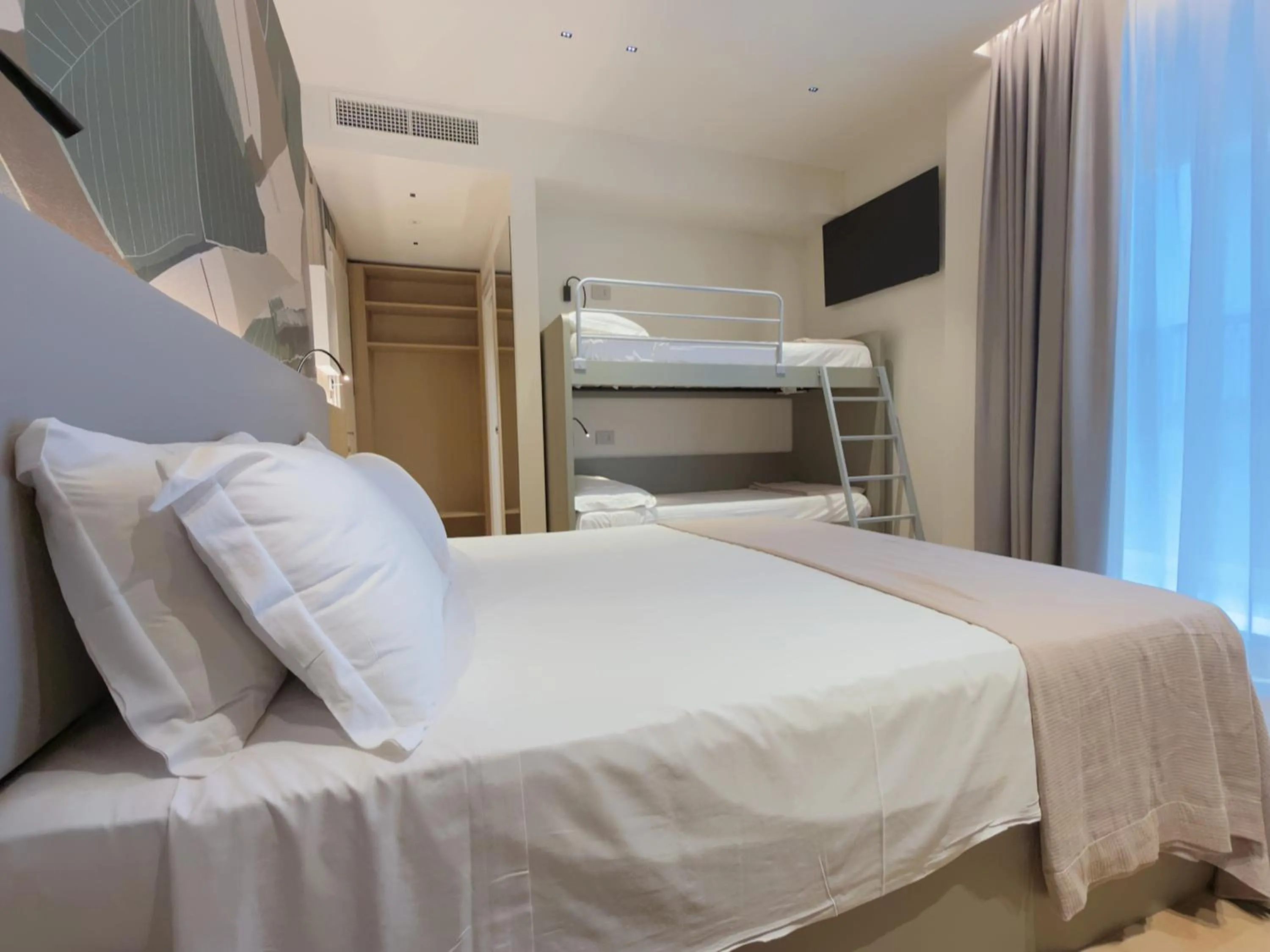 Bed in Hotel Continental