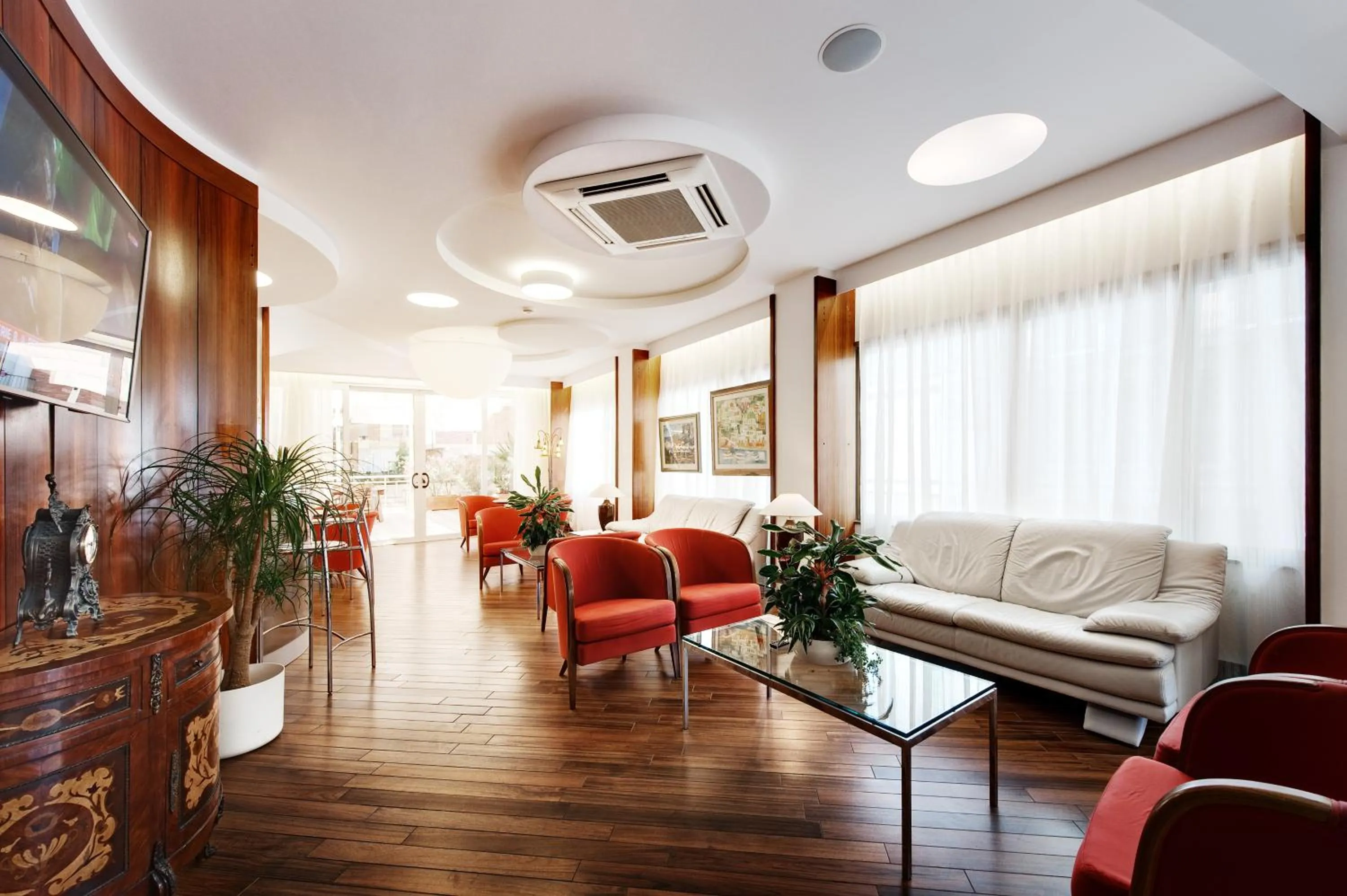 Communal lounge/ TV room in Hotel Continental