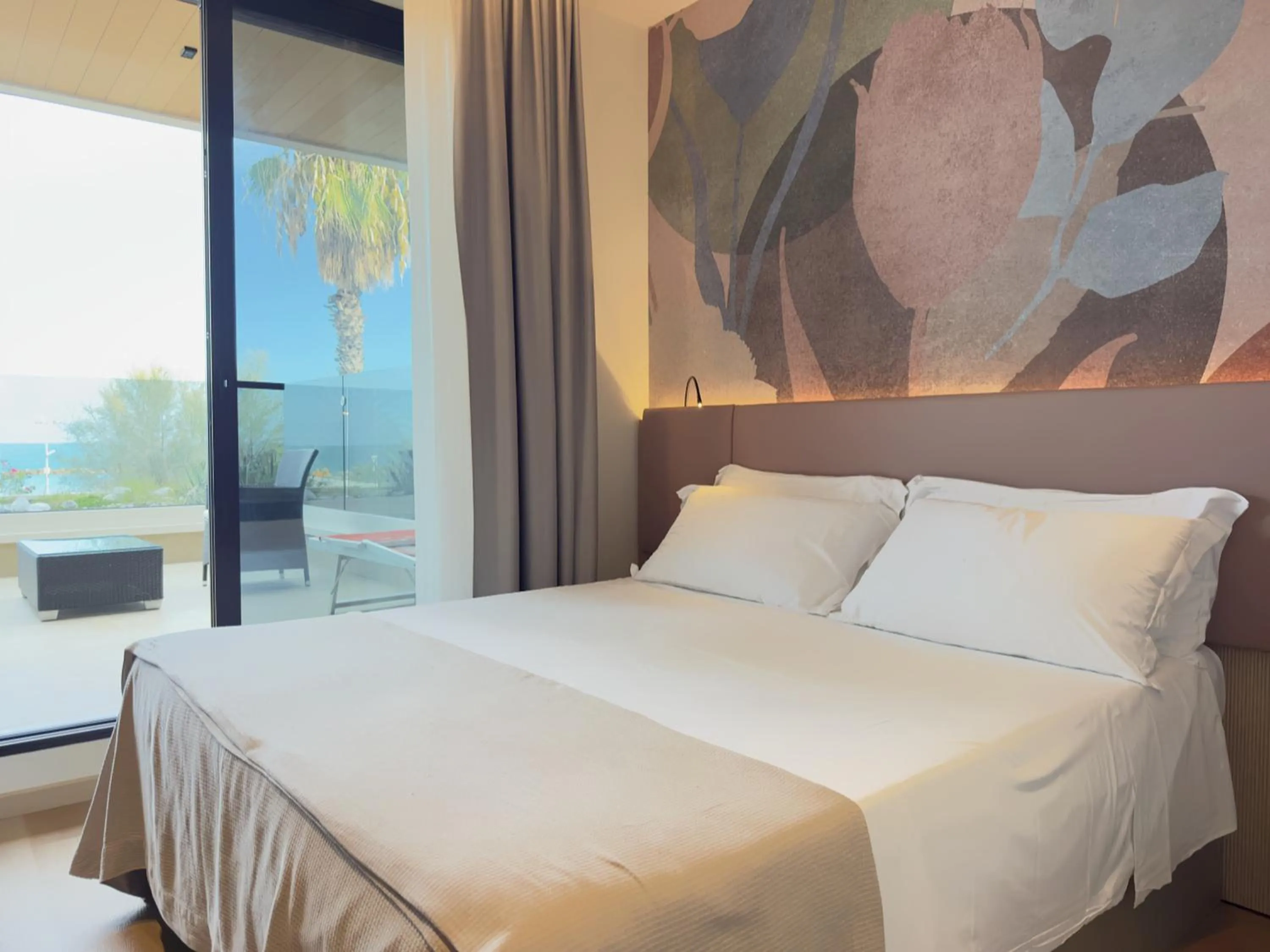 Bed in Hotel Continental