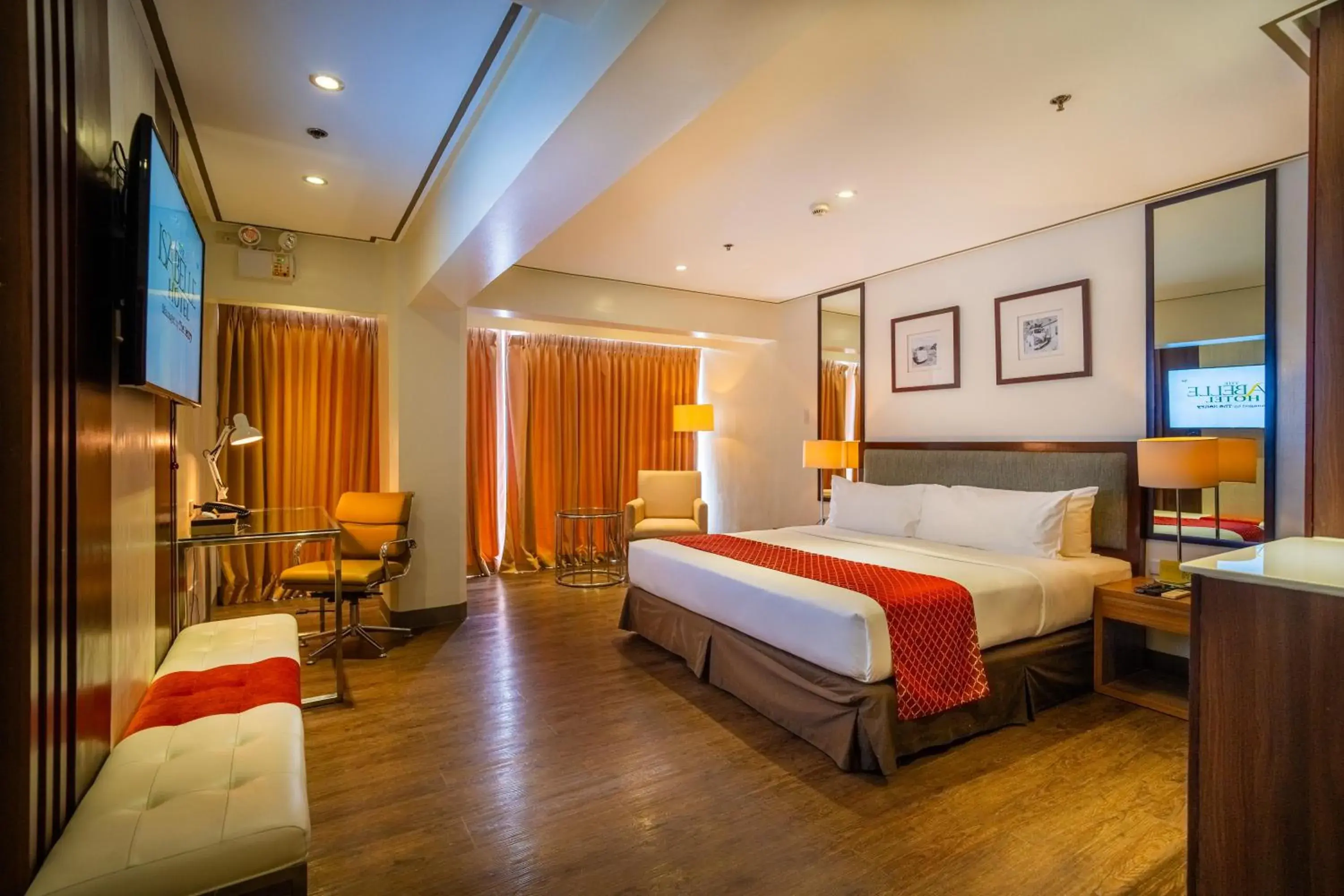 Deluxe King Room in The Isabelle Hotel Deluxe King Room in The Isabelle Hotel