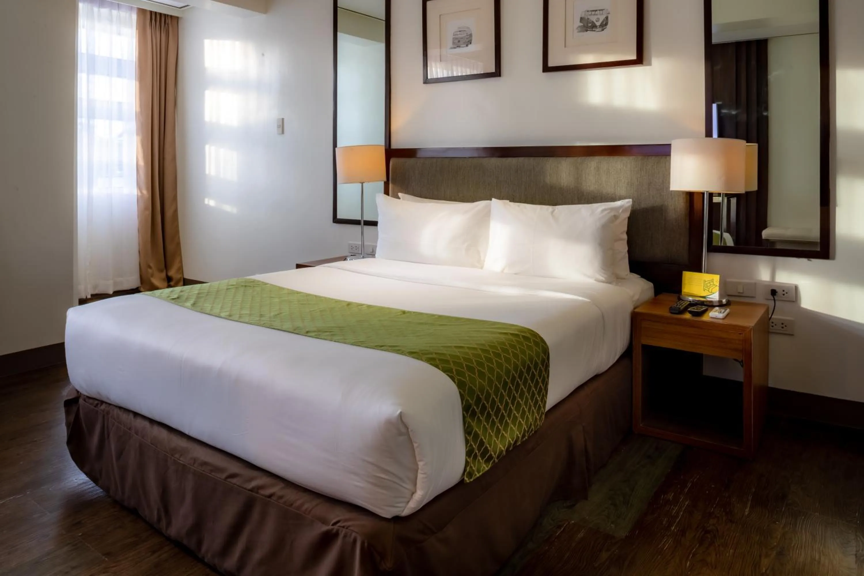 Bedroom, Bed in The Isabelle Hotel