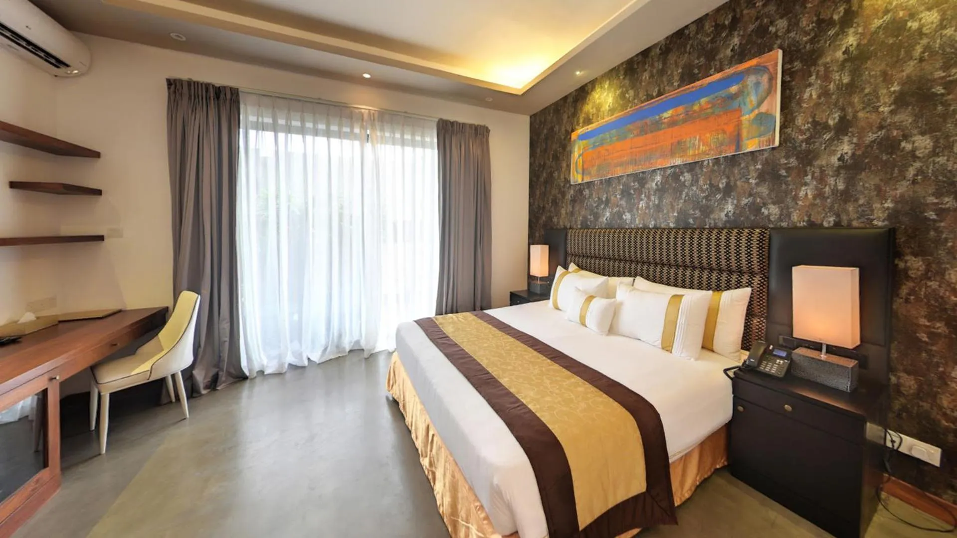 Bed in Golden Pearl Tangalle Beach