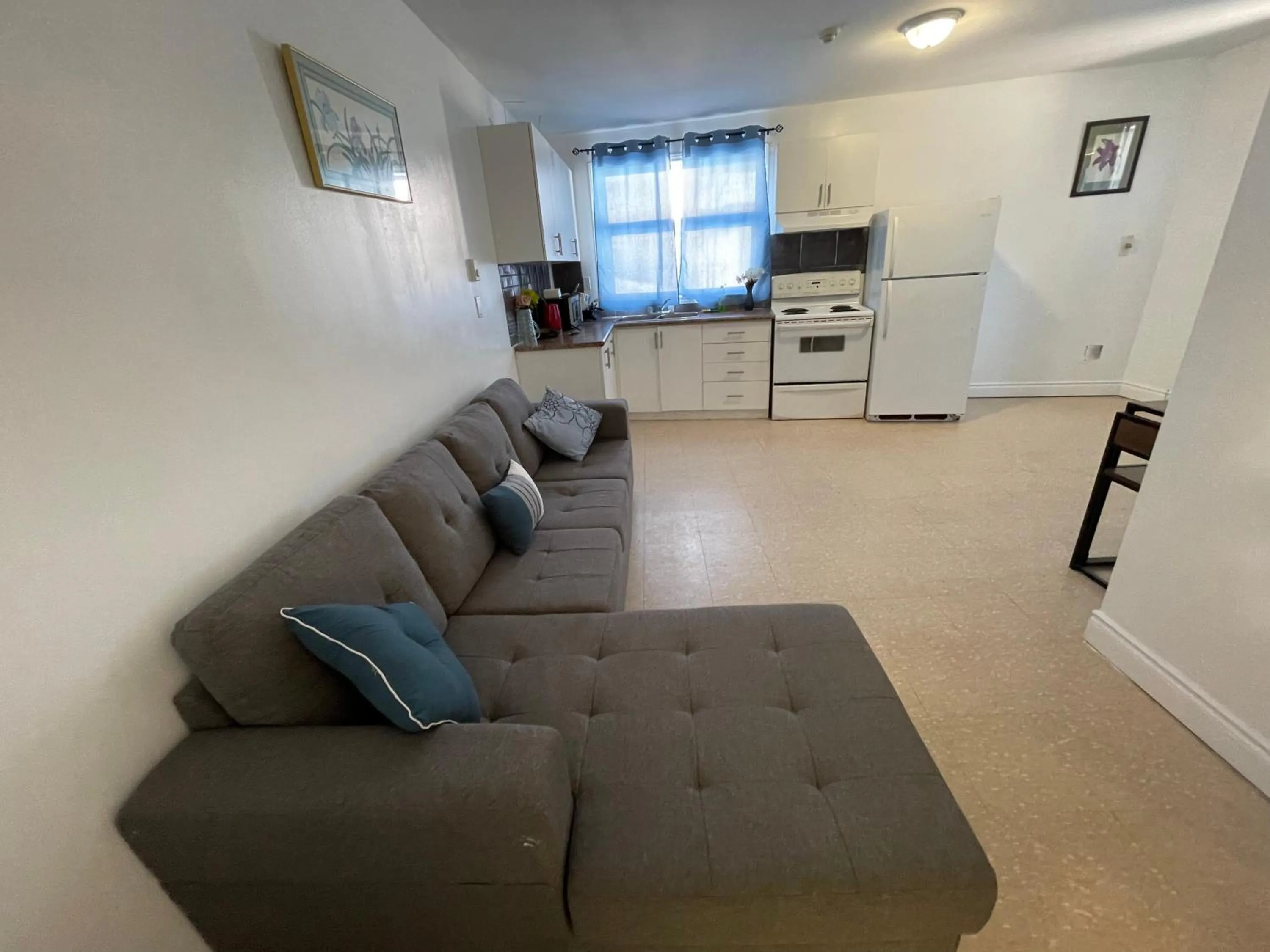 Living room in Muskoka Nights