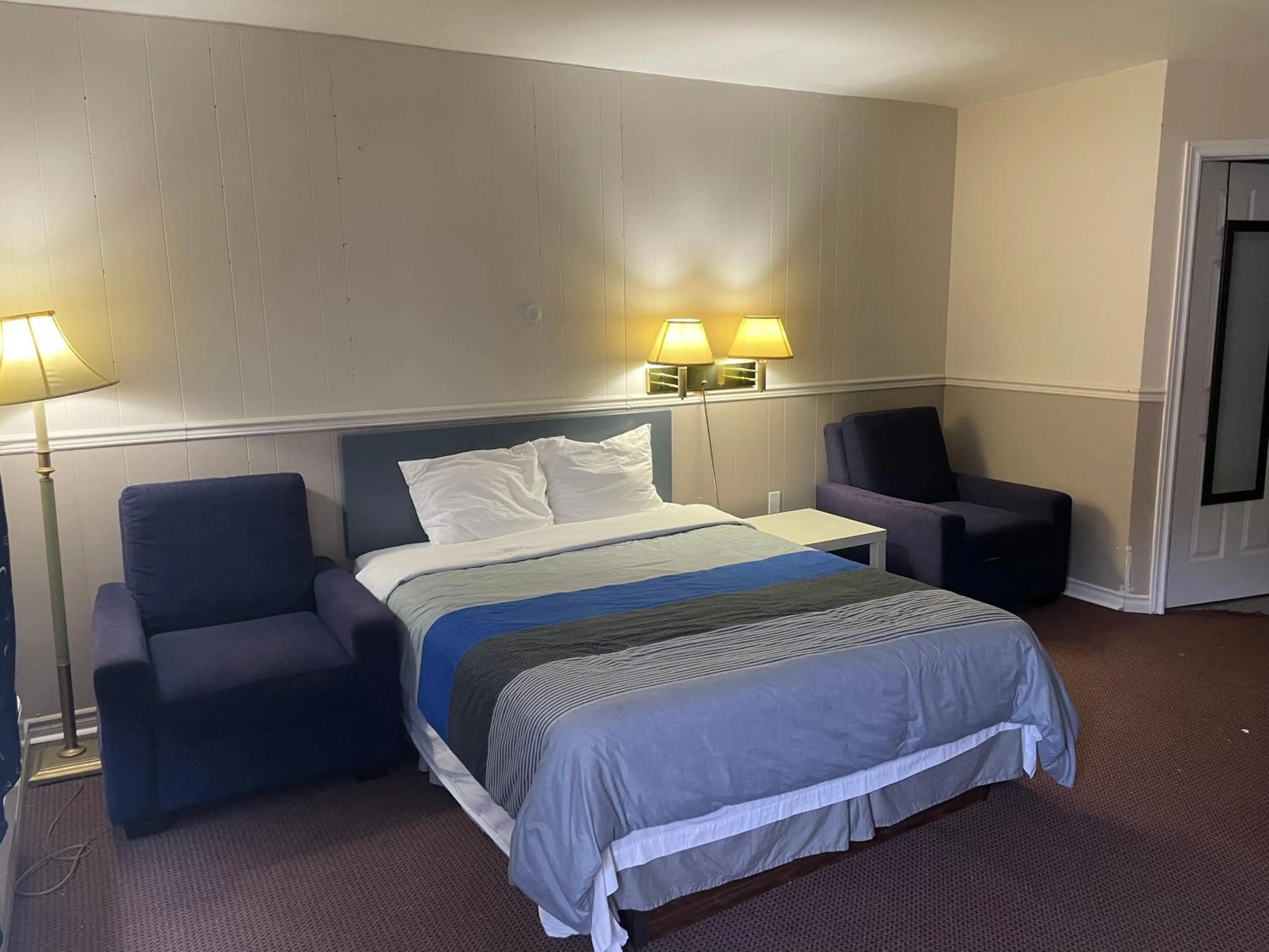 Bed in Muskoka Nights