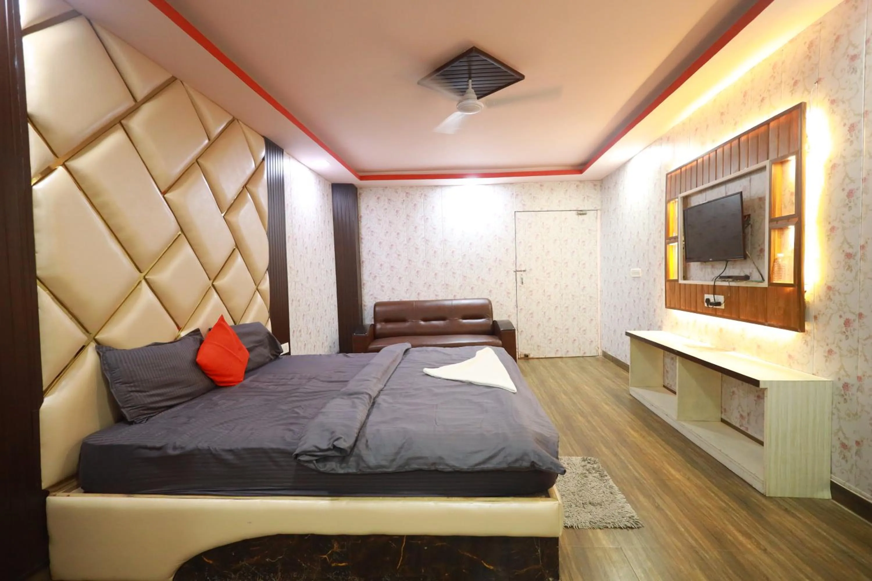 Bedroom, Bed in Raj Resort