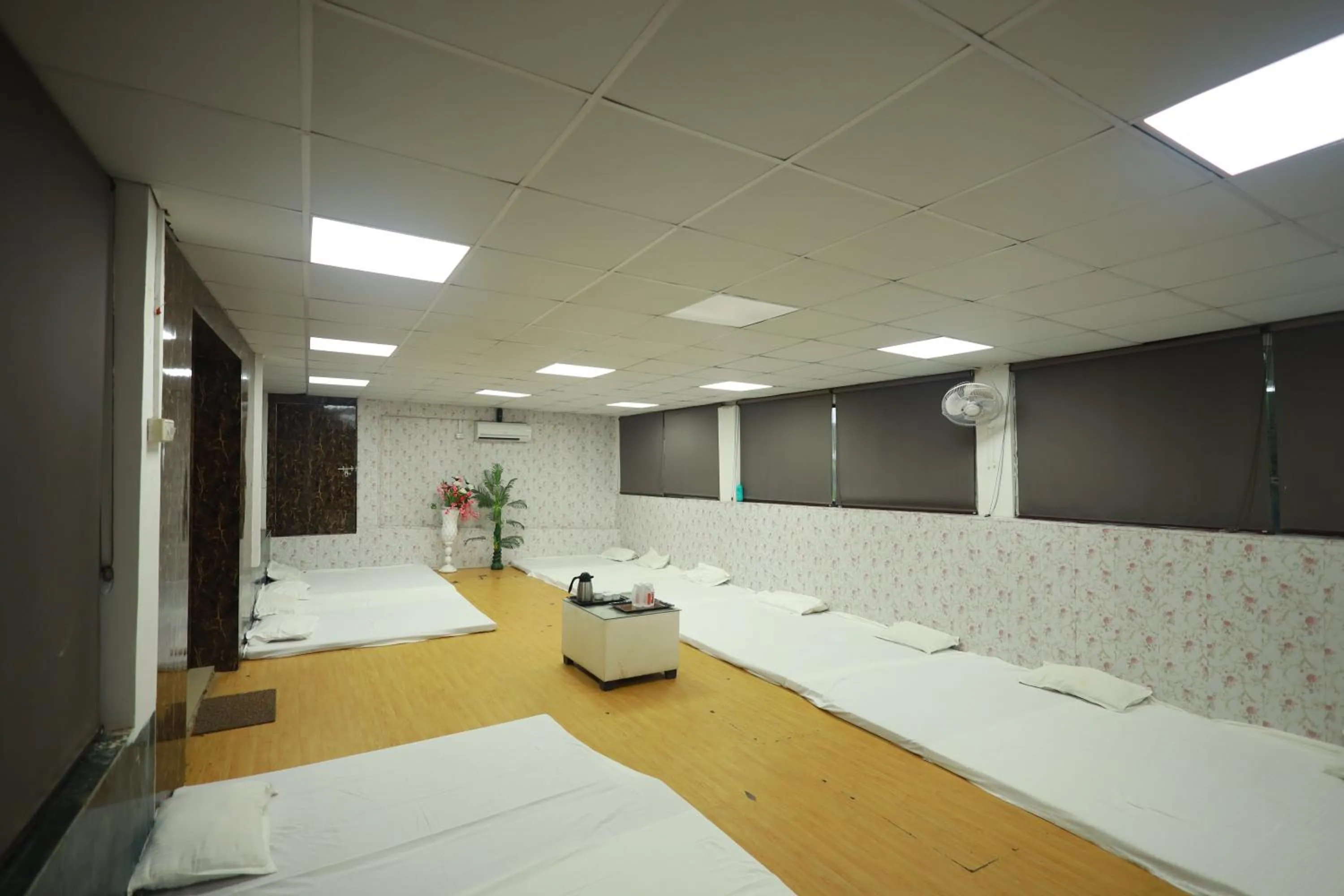 Lobby or reception, Bed in Raj Resort