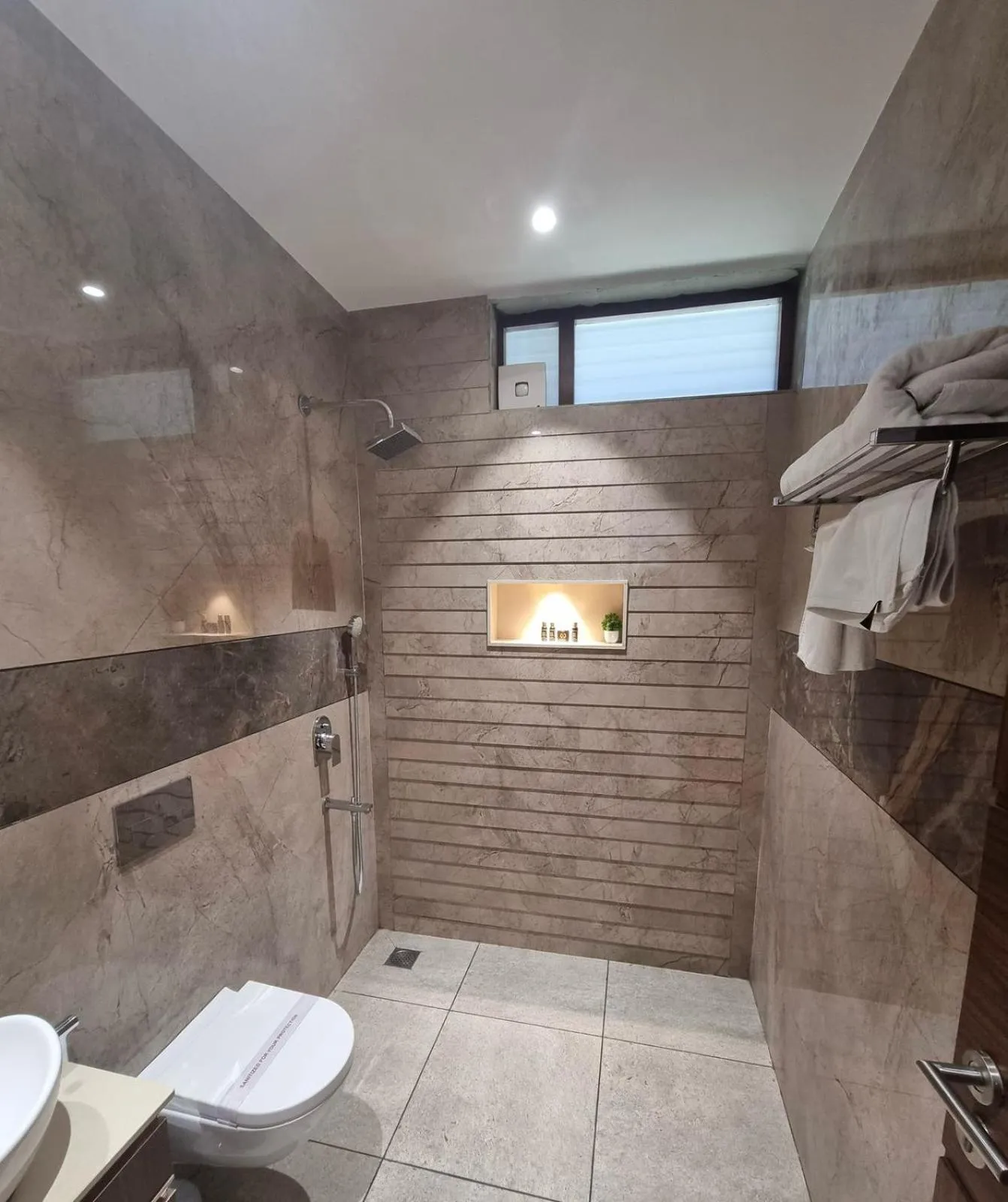 Bathroom in Eminence The Corbett