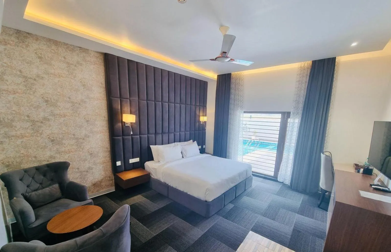 Pool view in Eminence The Corbett