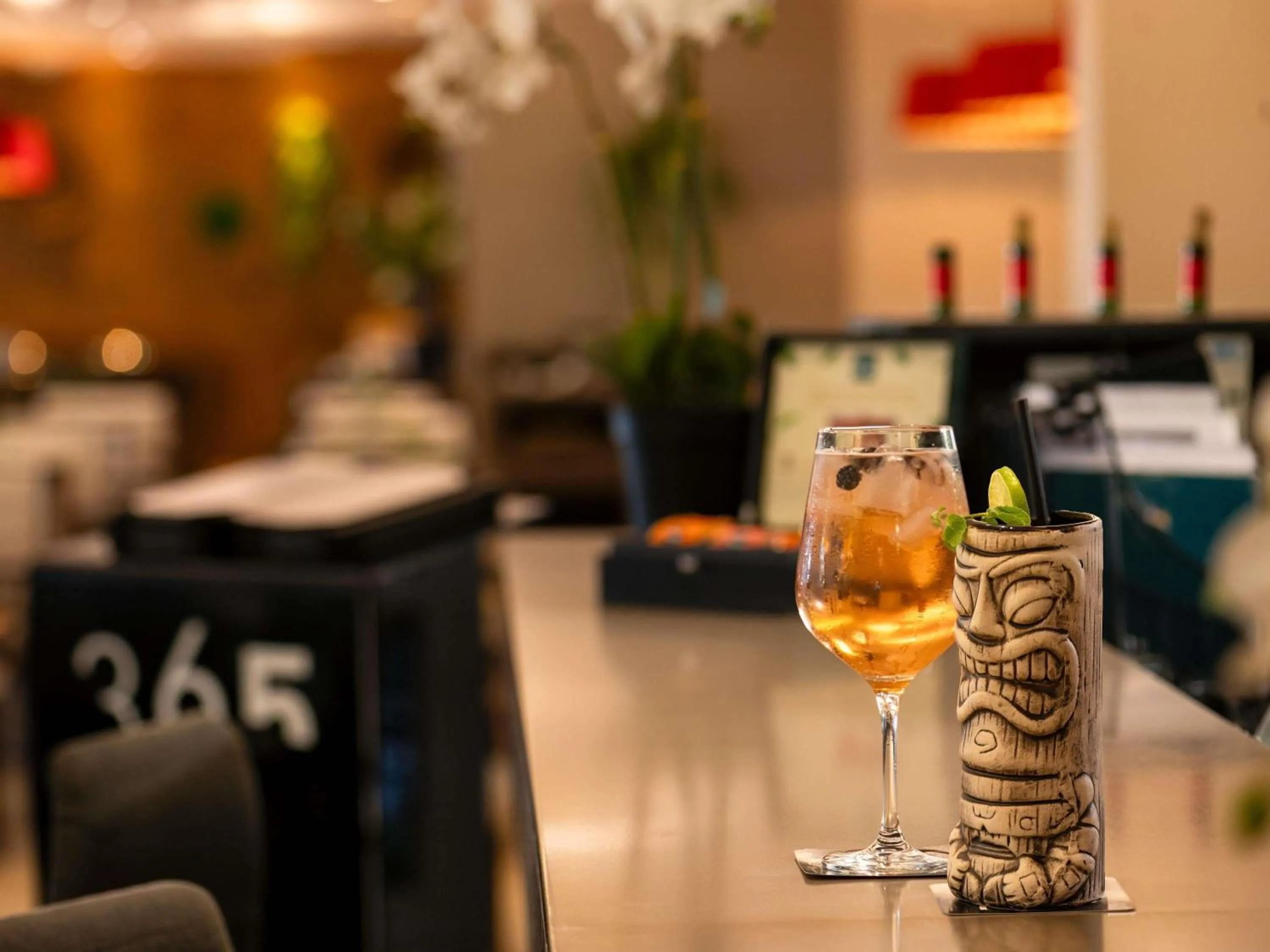 Lounge or bar in Novotel Santiago Vitacura