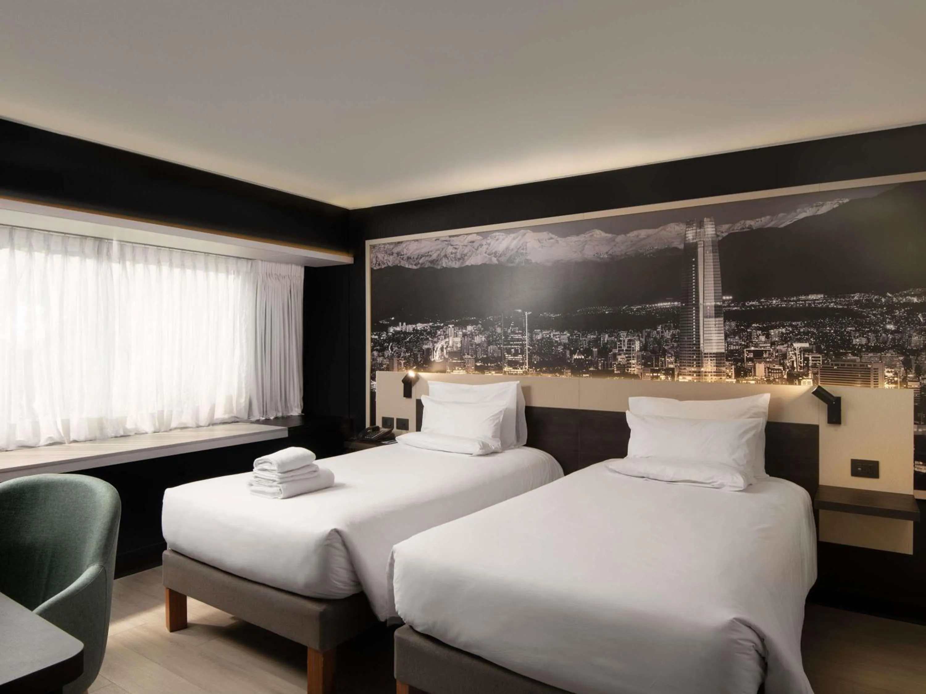 Bedroom, Bed in Novotel Santiago Vitacura