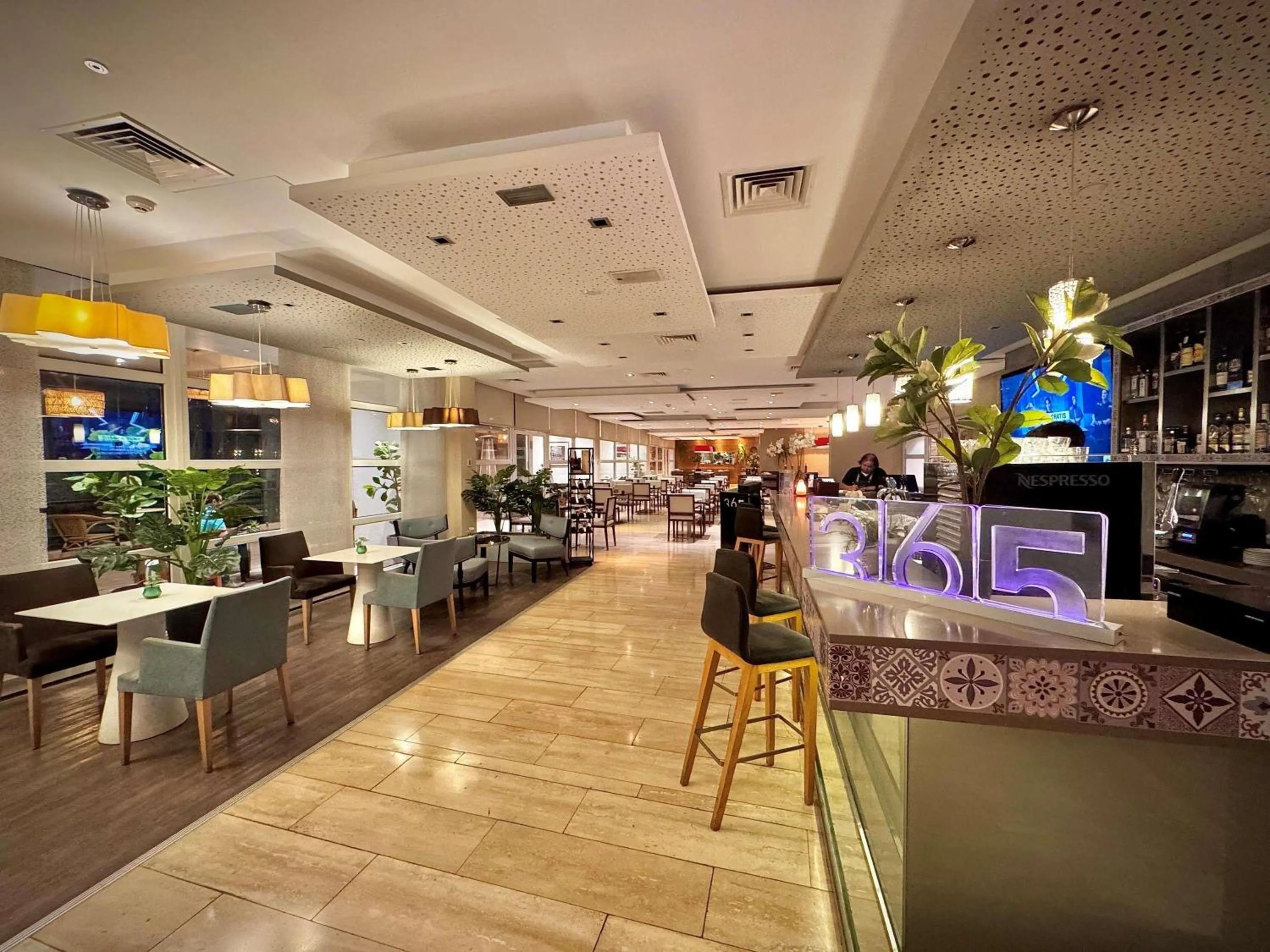 Restaurant/places to eat in Novotel Santiago Vitacura