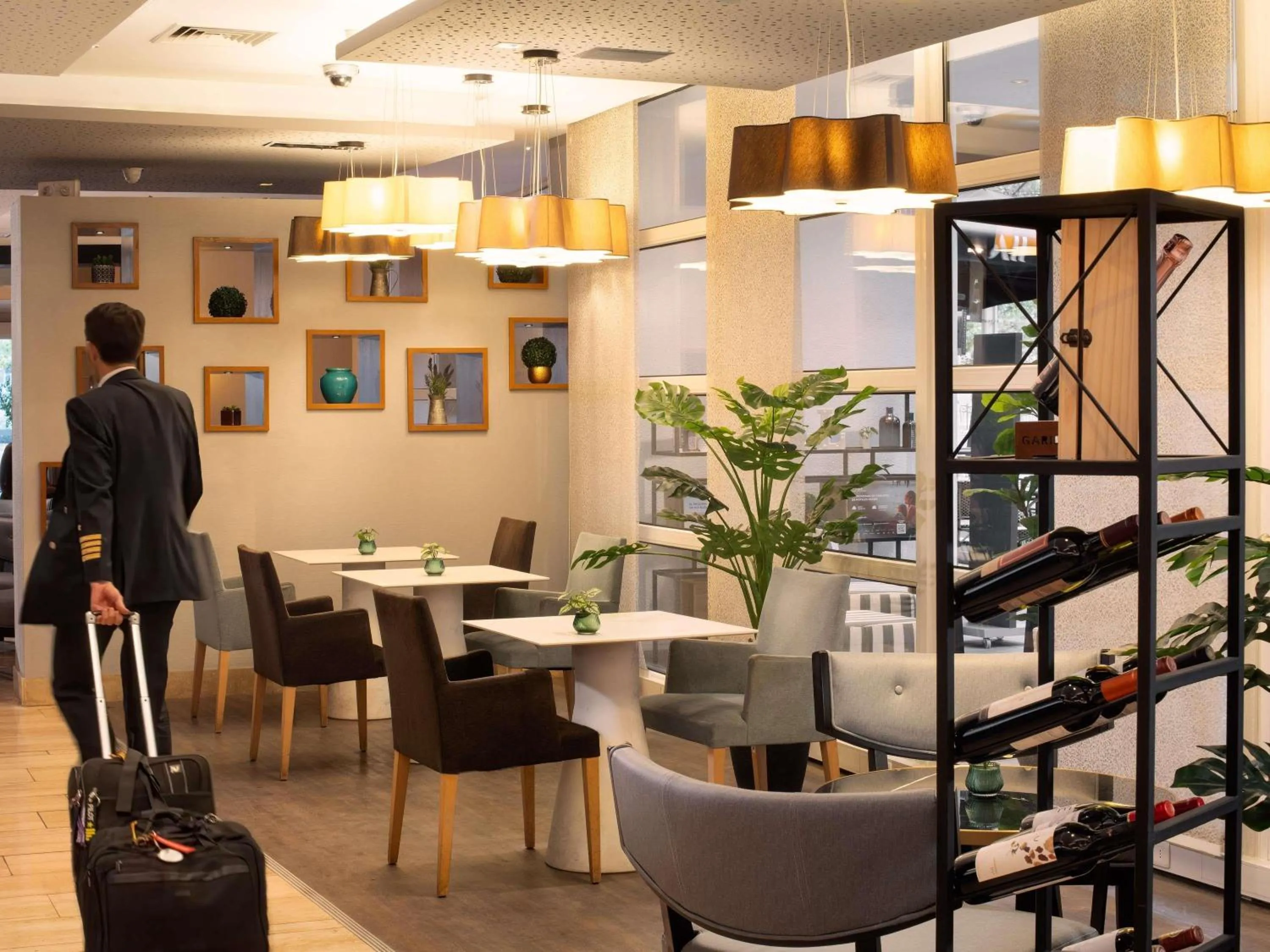 Lounge or bar in Novotel Santiago Vitacura