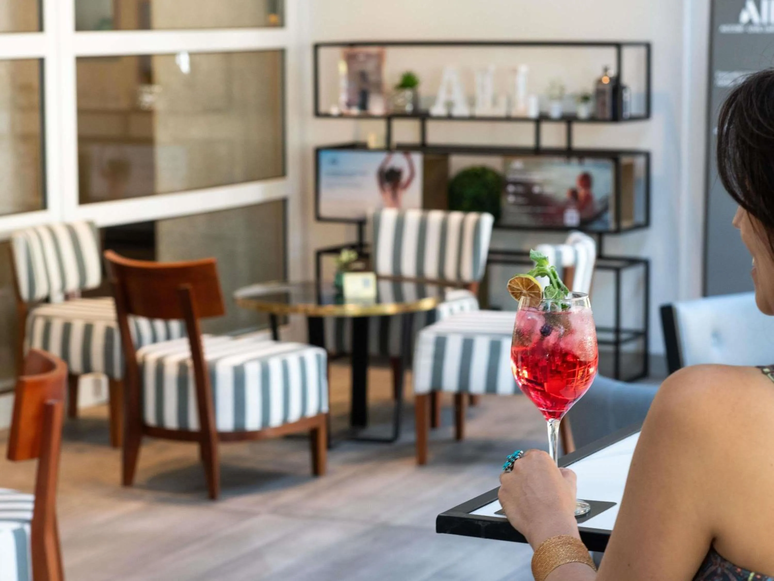 Lounge or bar in Novotel Santiago Vitacura