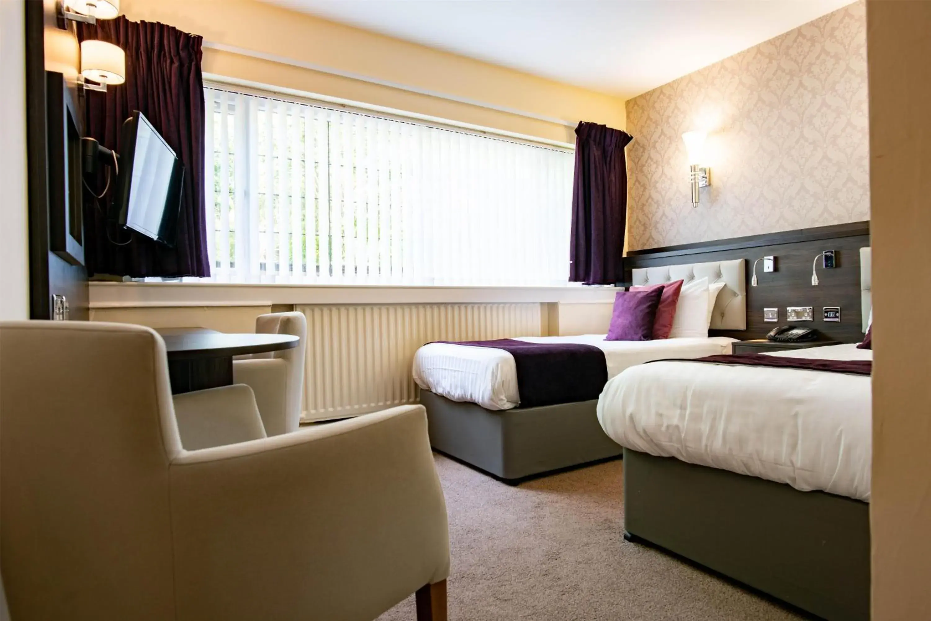 Bed in Southcrest Manor Hotel, Best Western Signature Collection Bed in Southcrest Manor Hotel, Best Western Signature Collection