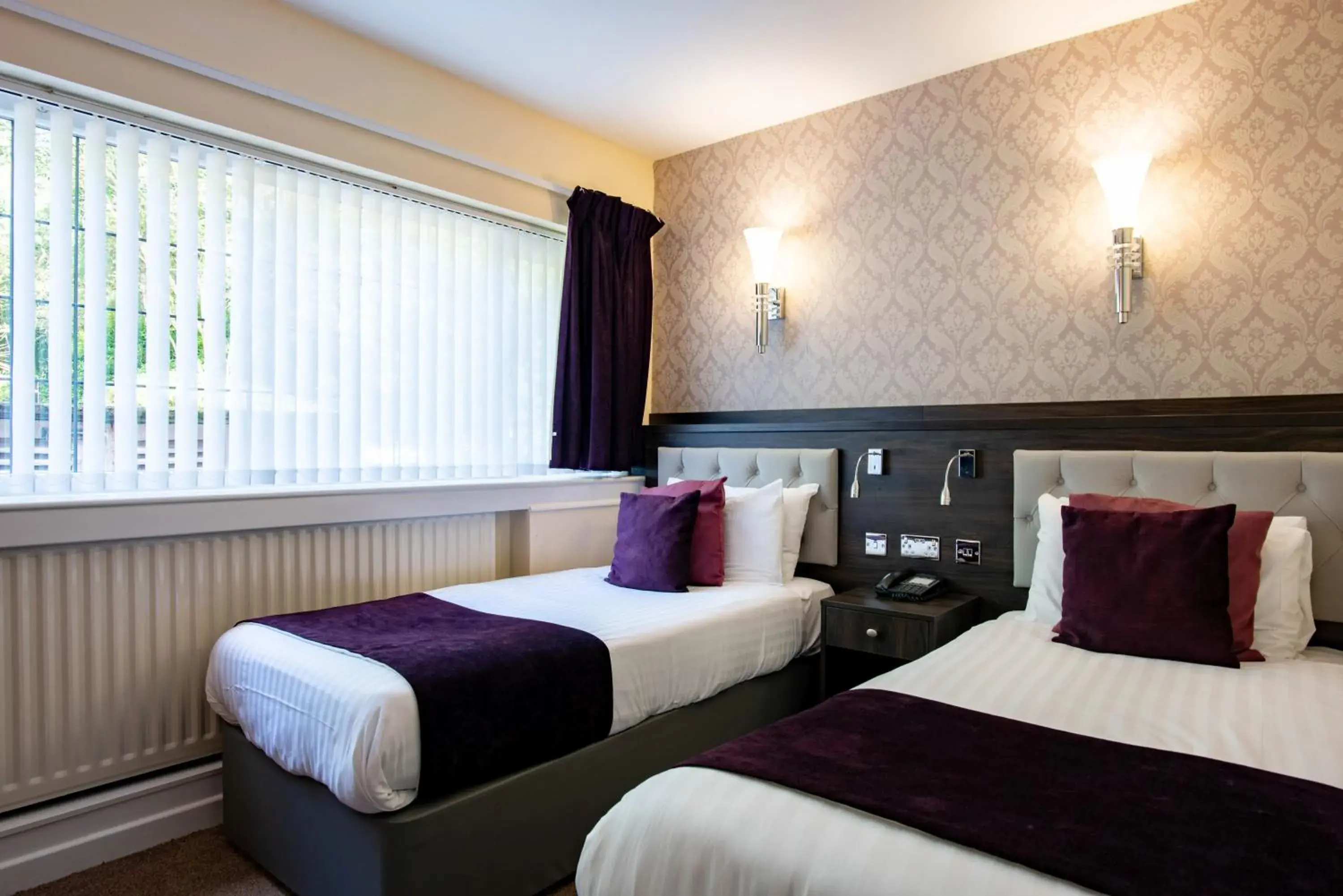 Bedroom, Bed in Southcrest Manor Hotel, Best Western Signature Collection Bedroom, Bed in Southcrest Manor Hotel, Best Western Signature Collection