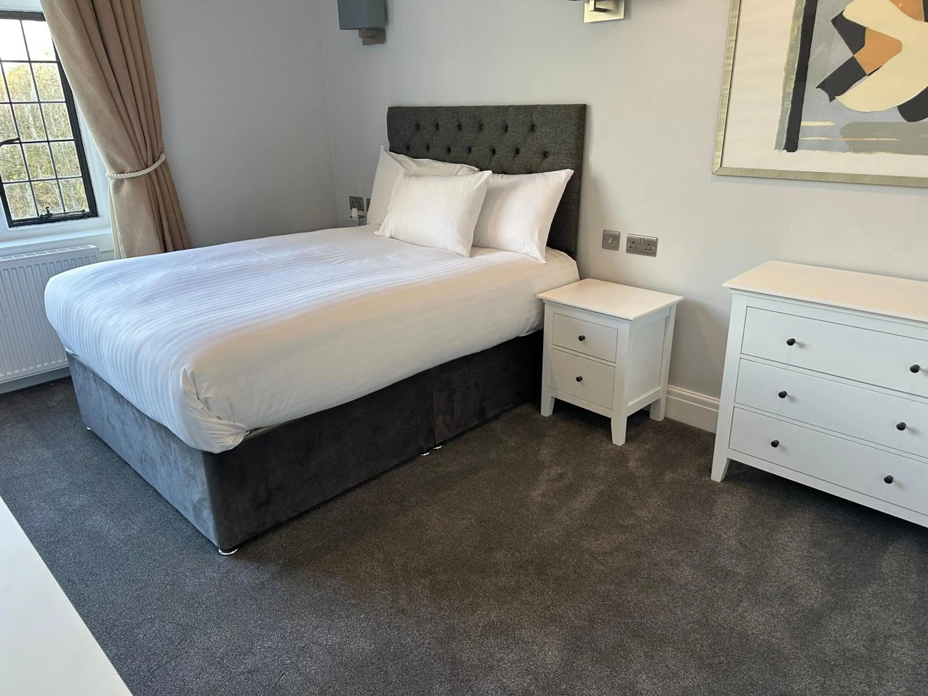 Bed in Southcrest Manor Hotel, Best Western Signature Collection