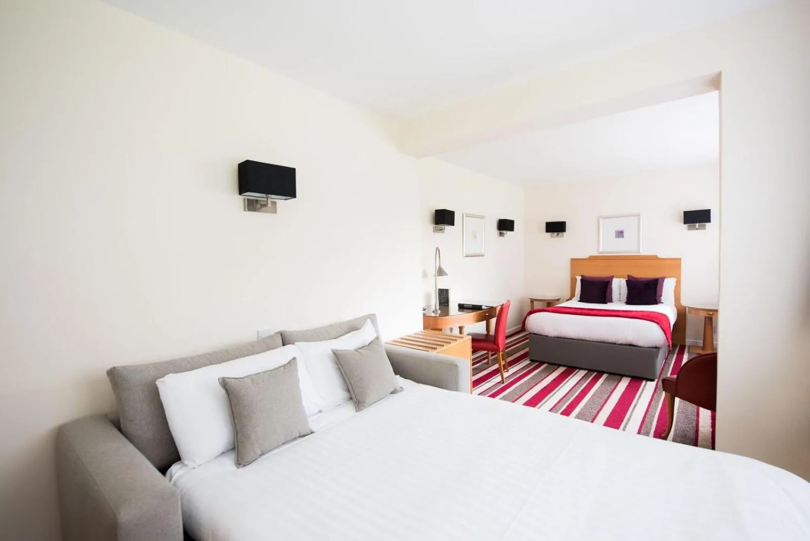 Photo of the whole room, Bed in Southcrest Manor Hotel, Best Western Signature Collection