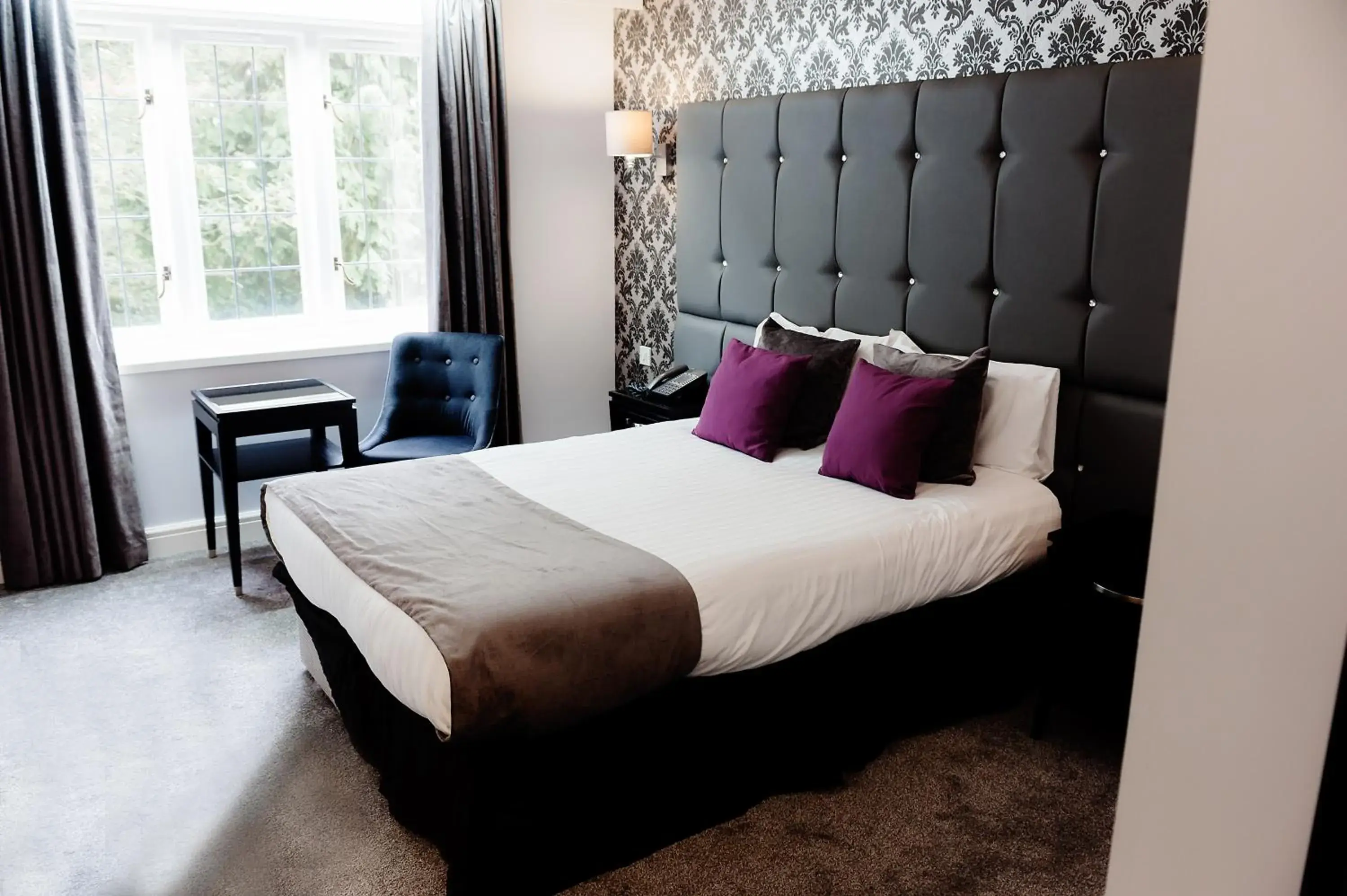 Bed in Southcrest Manor Hotel, Best Western Signature Collection Bed in Southcrest Manor Hotel, Best Western Signature Collection