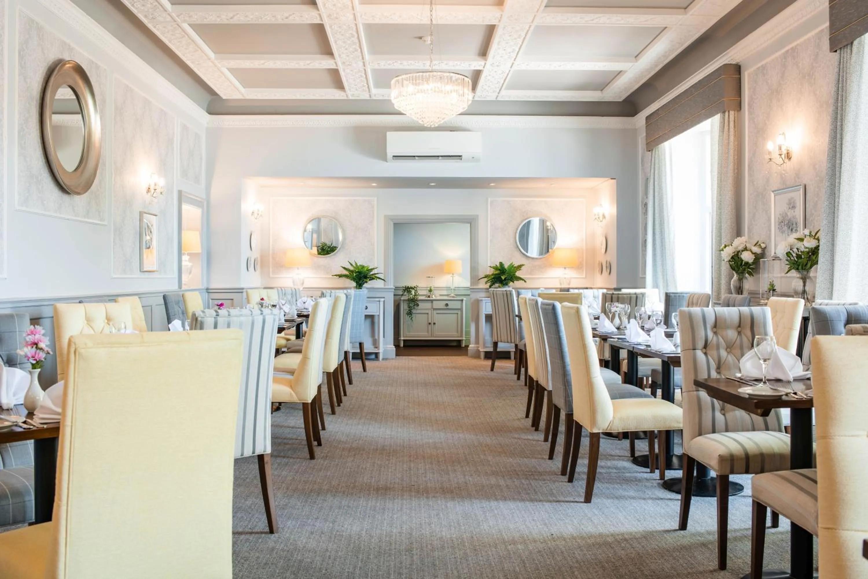 Restaurant/places to eat in Southcrest Manor Hotel, Best Western Signature Collection