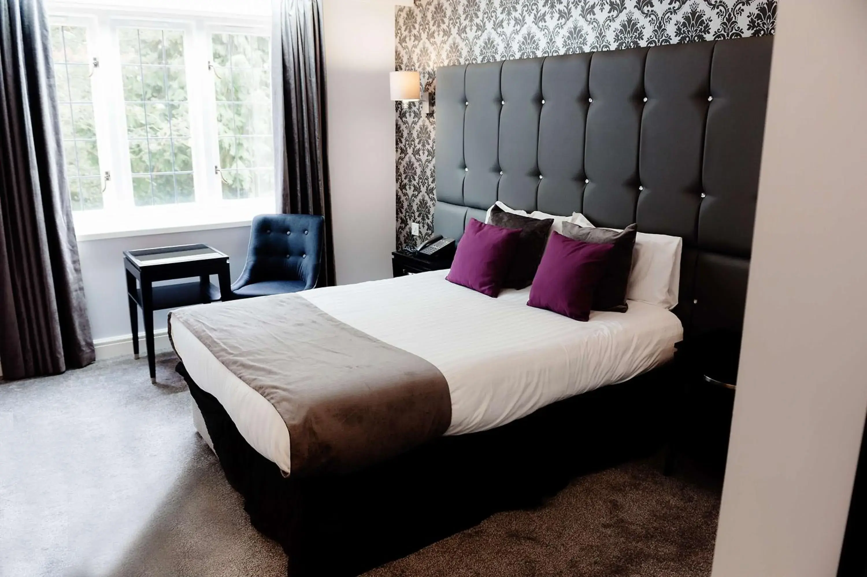 Photo of the whole room, Bed in Southcrest Manor Hotel, Best Western Signature Collection Photo of the whole room, Bed in Southcrest Manor Hotel, Best Western Signature Collection