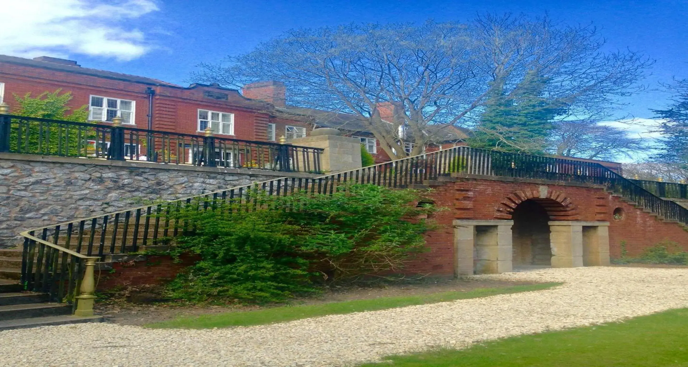 Property building in Southcrest Manor Hotel, Best Western Signature Collection Property building in Southcrest Manor Hotel, Best Western Signature Collection