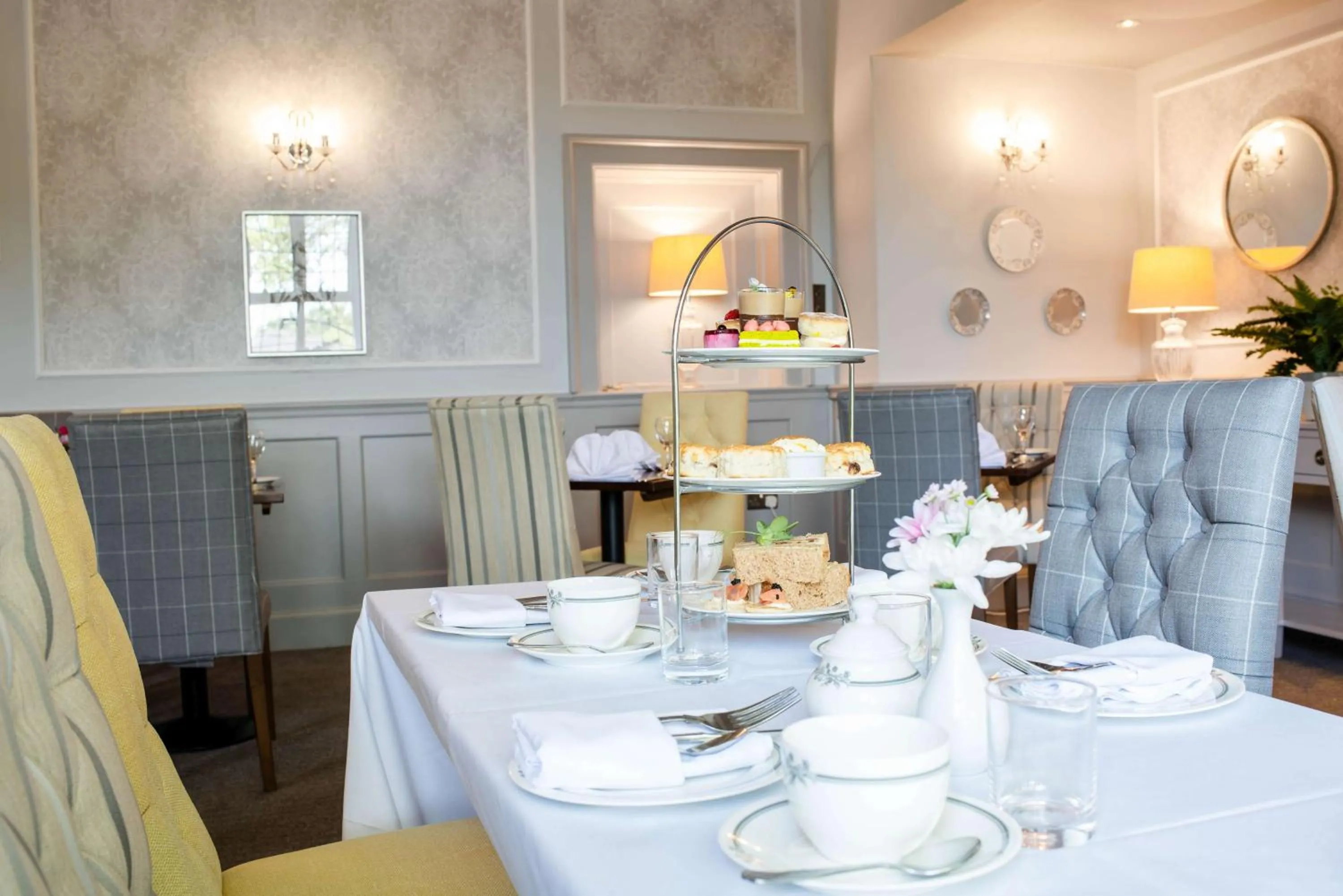 Restaurant/places to eat in Southcrest Manor Hotel, Best Western Signature Collection