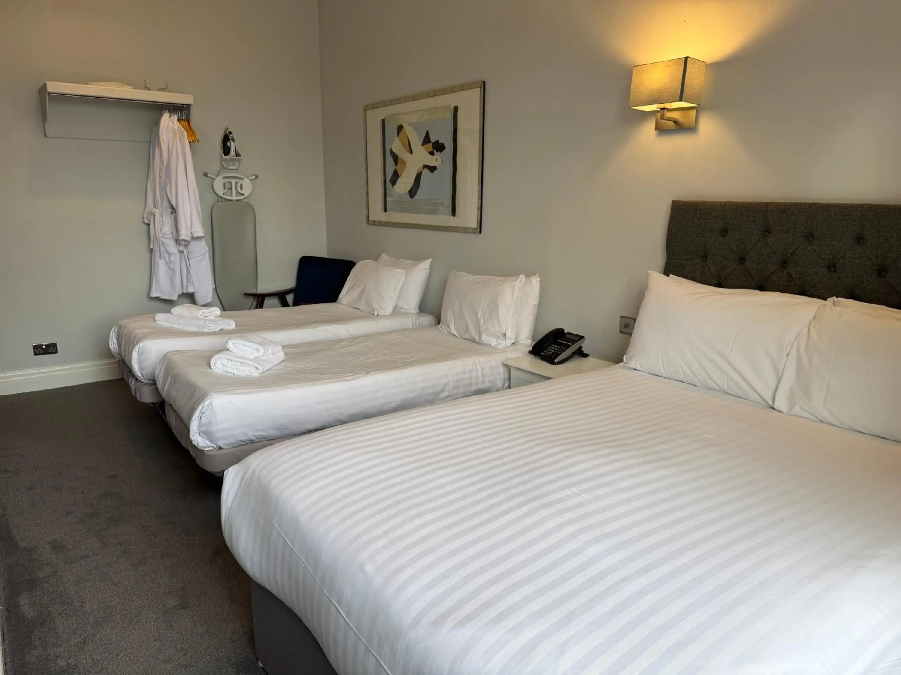 Photo of the whole room, Bed in Southcrest Manor Hotel, Best Western Signature Collection Photo of the whole room, Bed in Southcrest Manor Hotel, Best Western Signature Collection