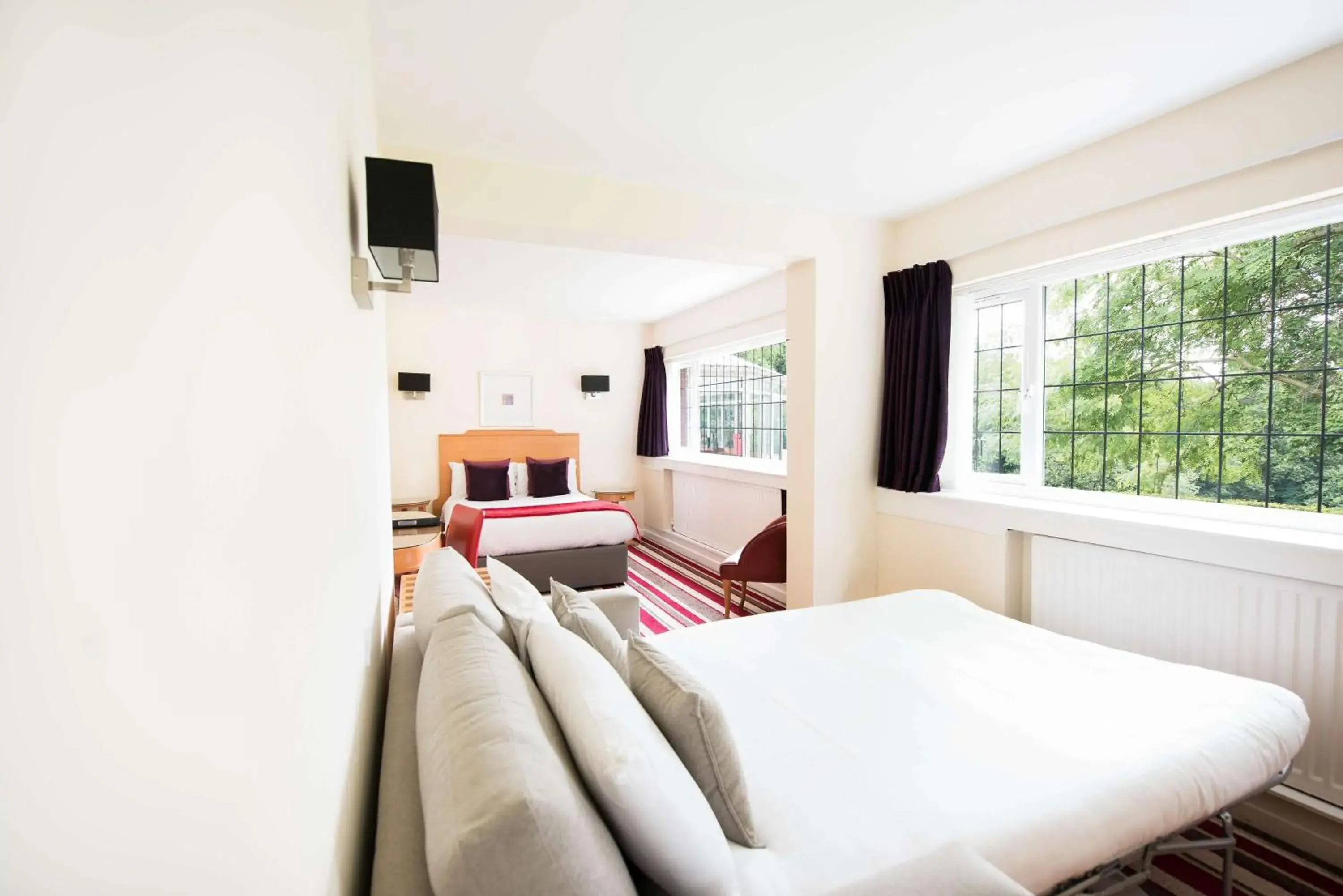 Bedroom, Bed in Southcrest Manor Hotel, Best Western Signature Collection Bedroom, Bed in Southcrest Manor Hotel, Best Western Signature Collection