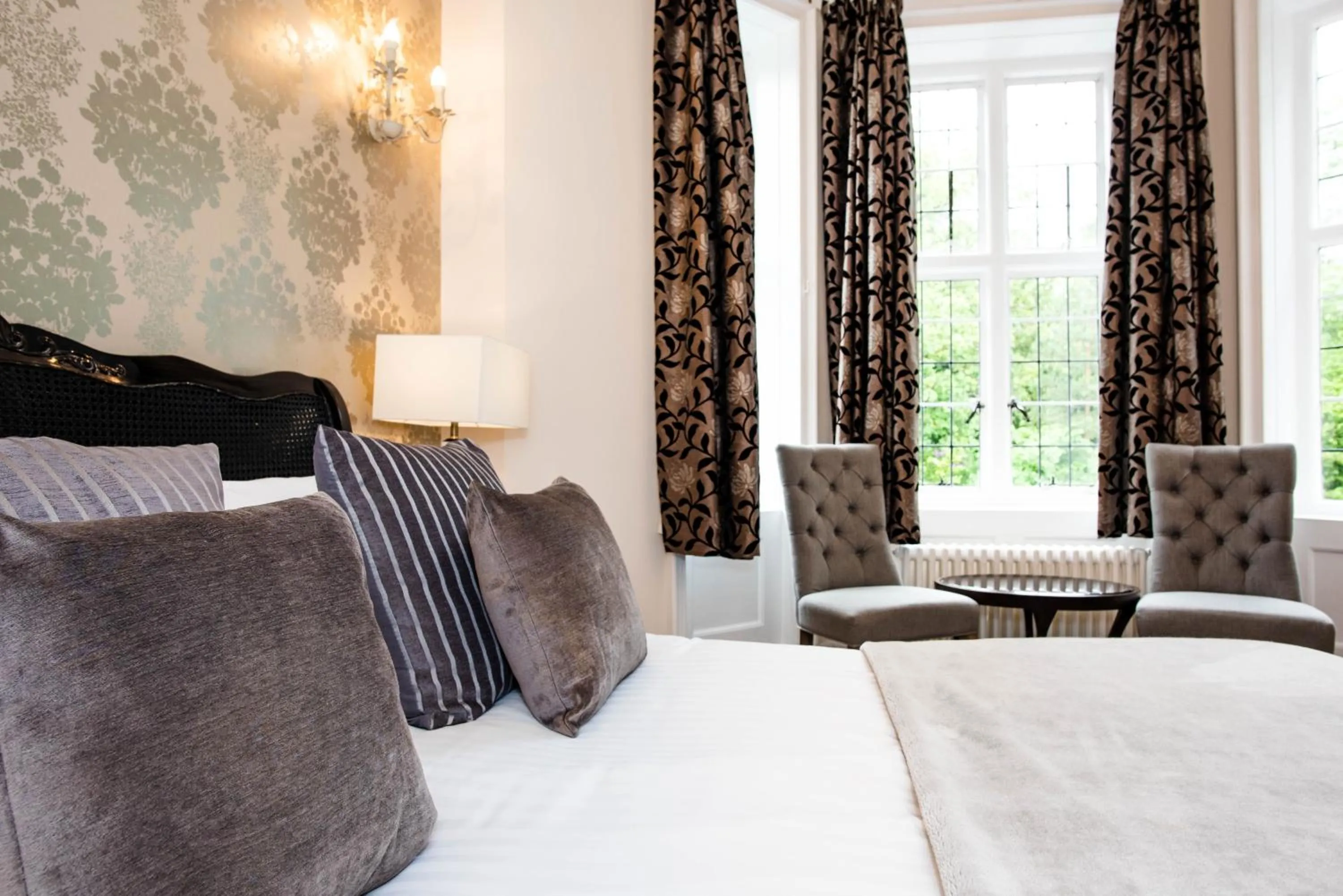 Bed in Southcrest Manor Hotel, Best Western Signature Collection