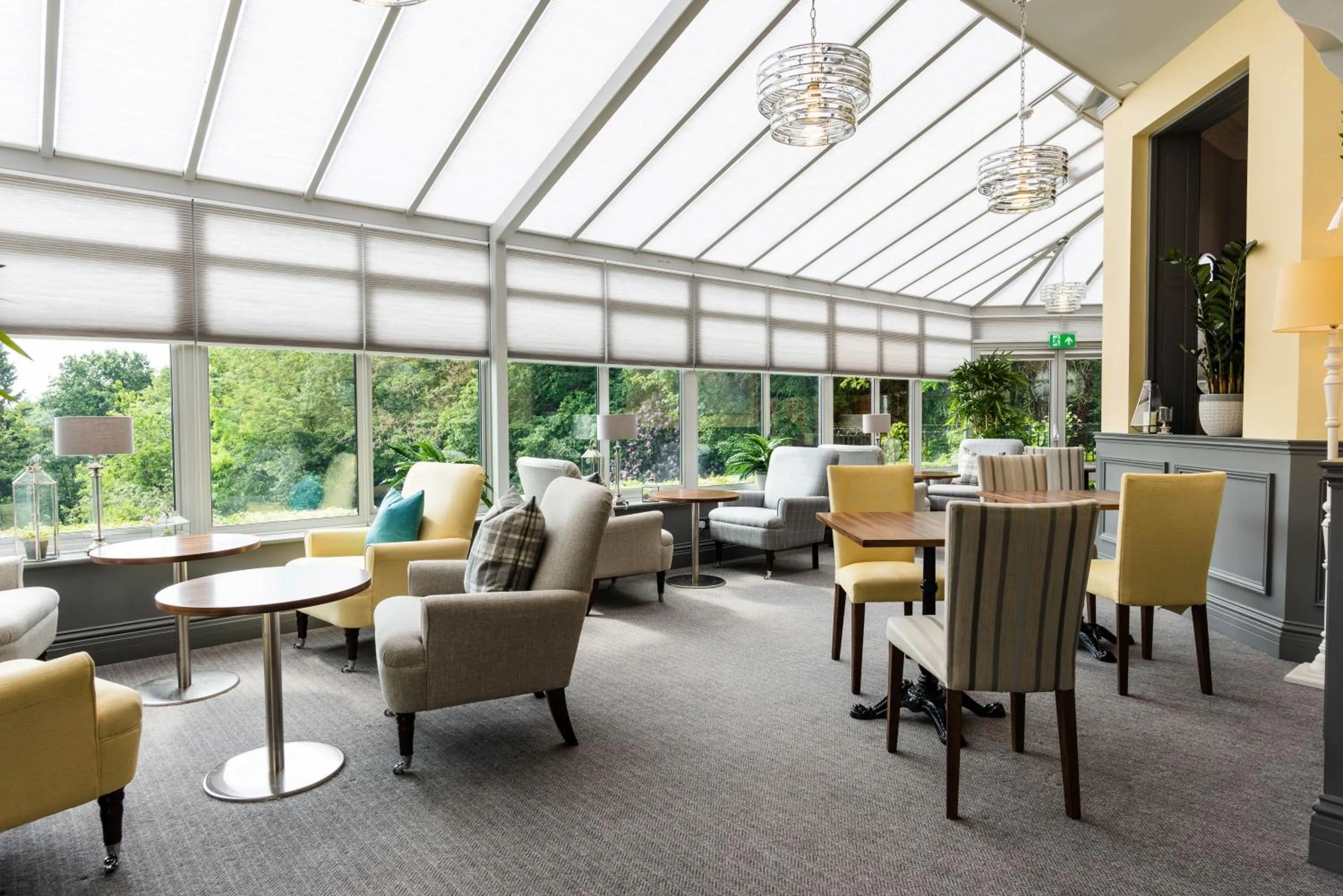 Restaurant/places to eat in Southcrest Manor Hotel, Best Western Signature Collection