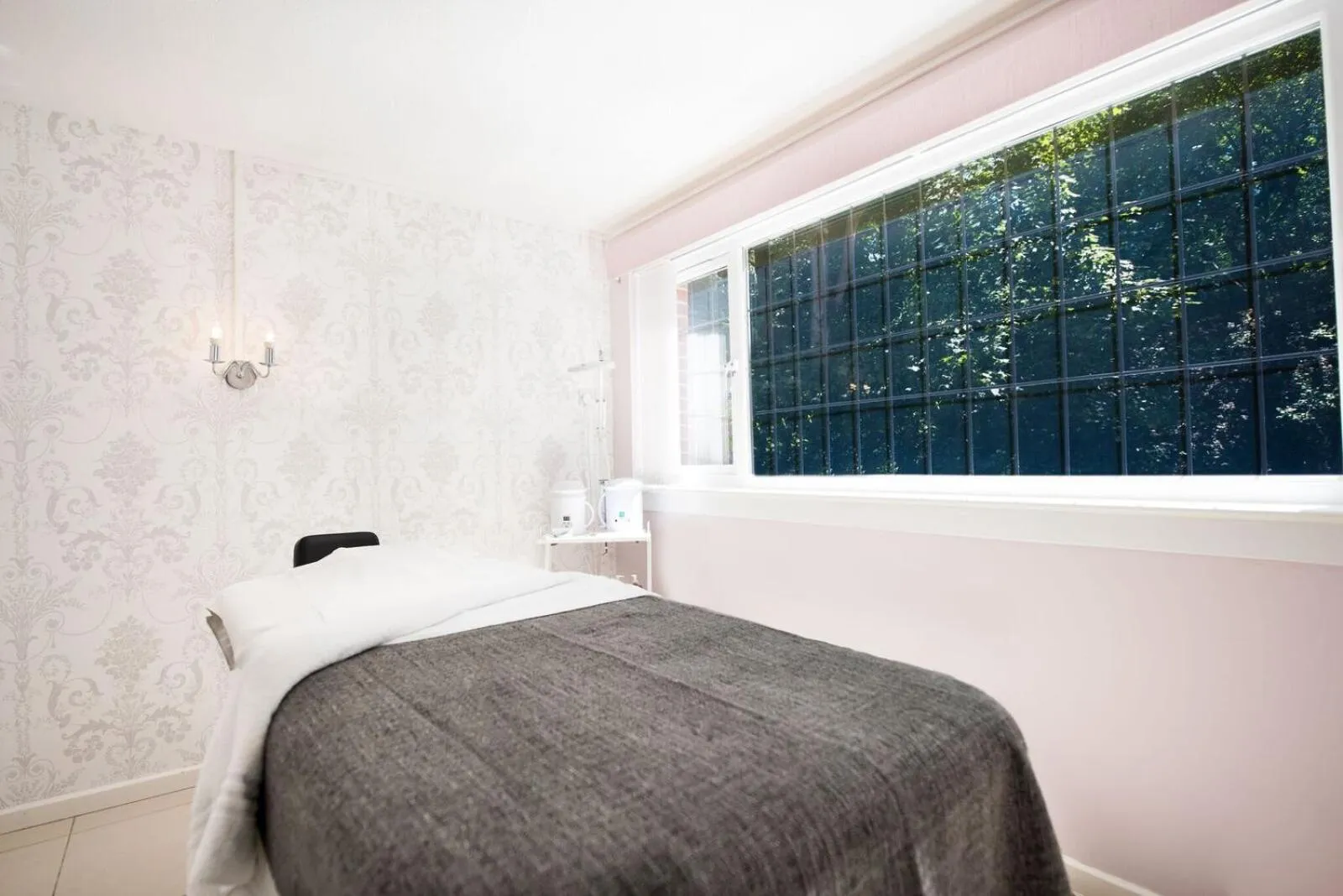 Photo of the whole room, Bed in Southcrest Manor Hotel, Best Western Signature Collection