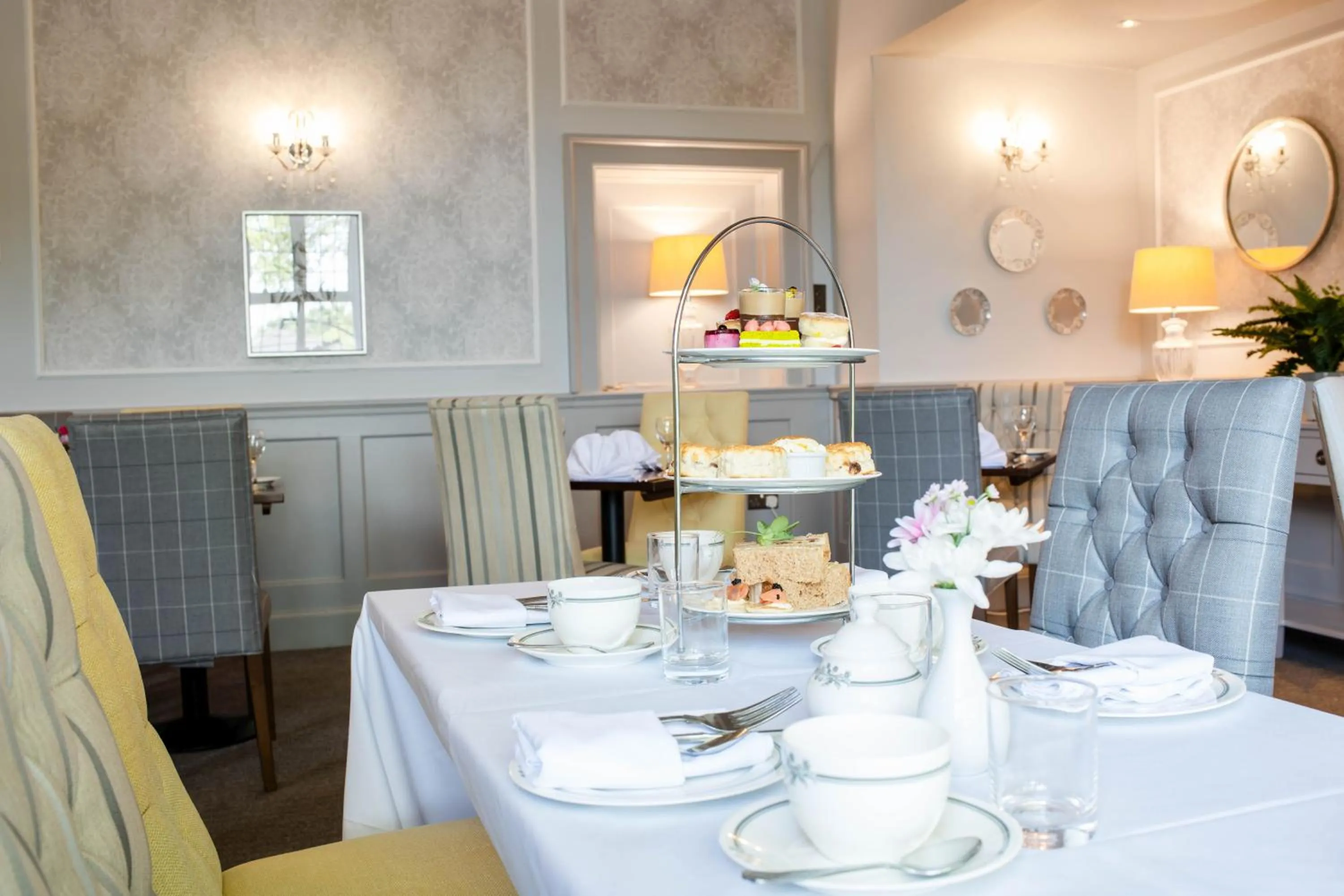 Restaurant/places to eat in Southcrest Manor Hotel, Best Western Signature Collection