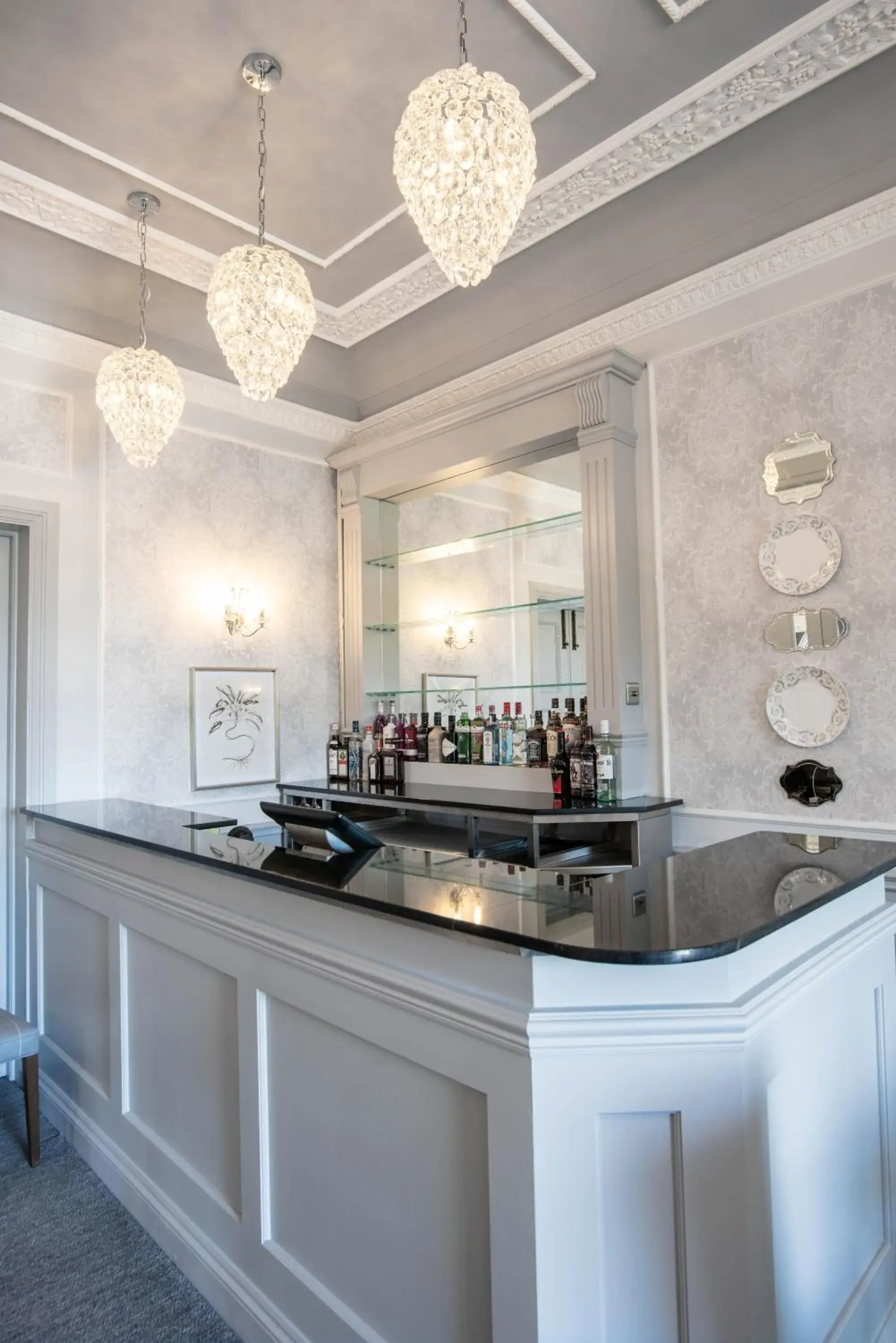 Lounge or bar in Southcrest Manor Hotel, Best Western Signature Collection Lounge or bar in Southcrest Manor Hotel, Best Western Signature Collection